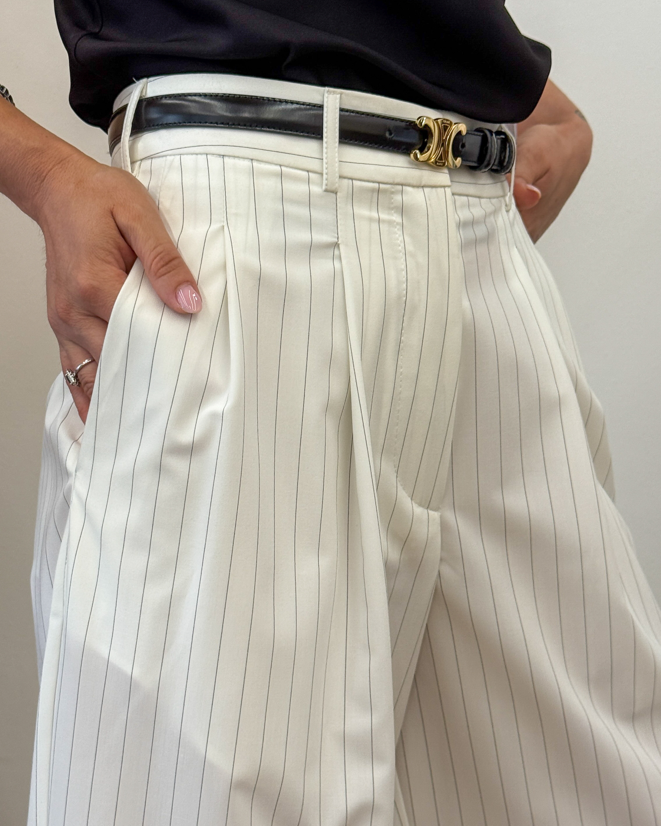 Bermuda Sartoriale Gessato con Pence e Risvolto - Bianco
