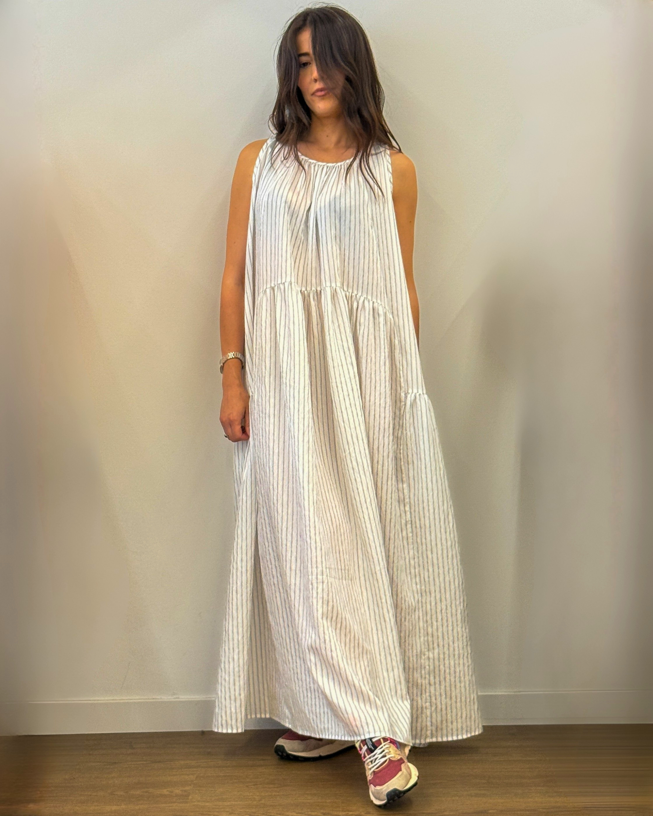 Abito Maxi a Righe con Struttura a Balze - Bianco | MEIMEIJ