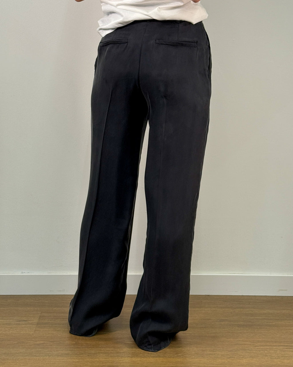 Pantalone a Gamba Larga in Cupro con Coulisse - Nero | RAME