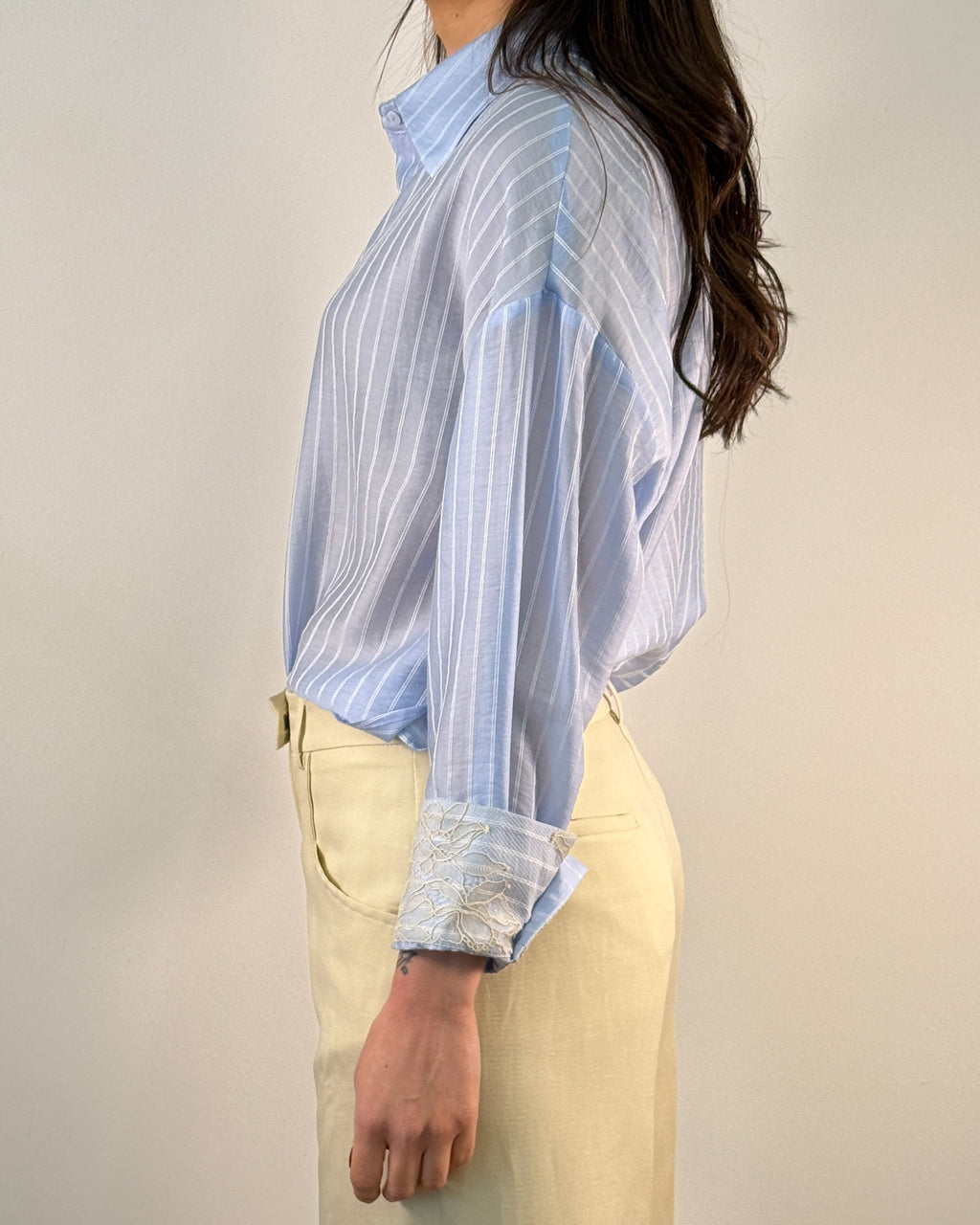 Camicia a Righe con Polsini in Pizzo - Azzurro