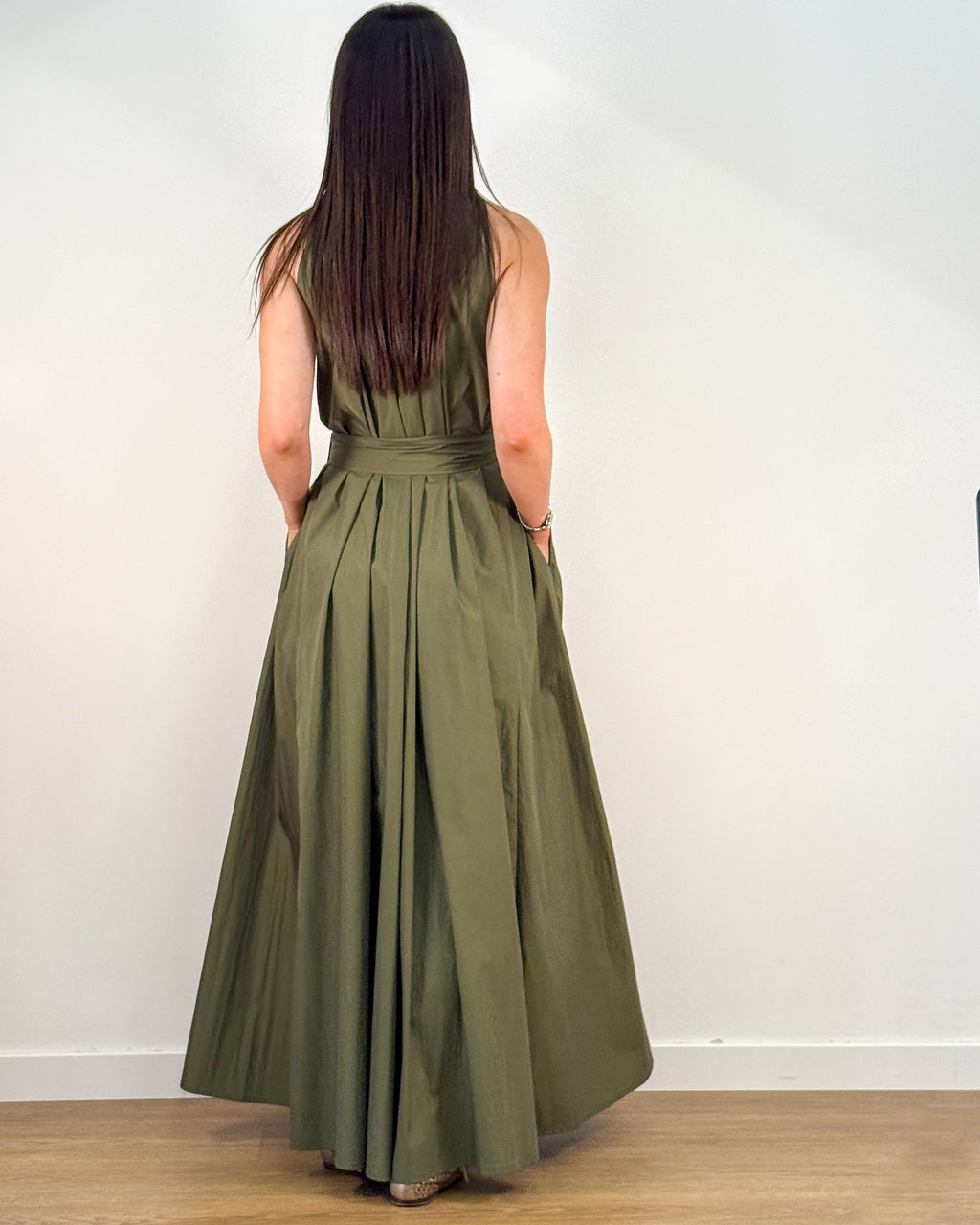 Abito con Colletto a Foulard e Cintura con Fibbia - Verde Militare | ISABELLE BLANCHE PARIS