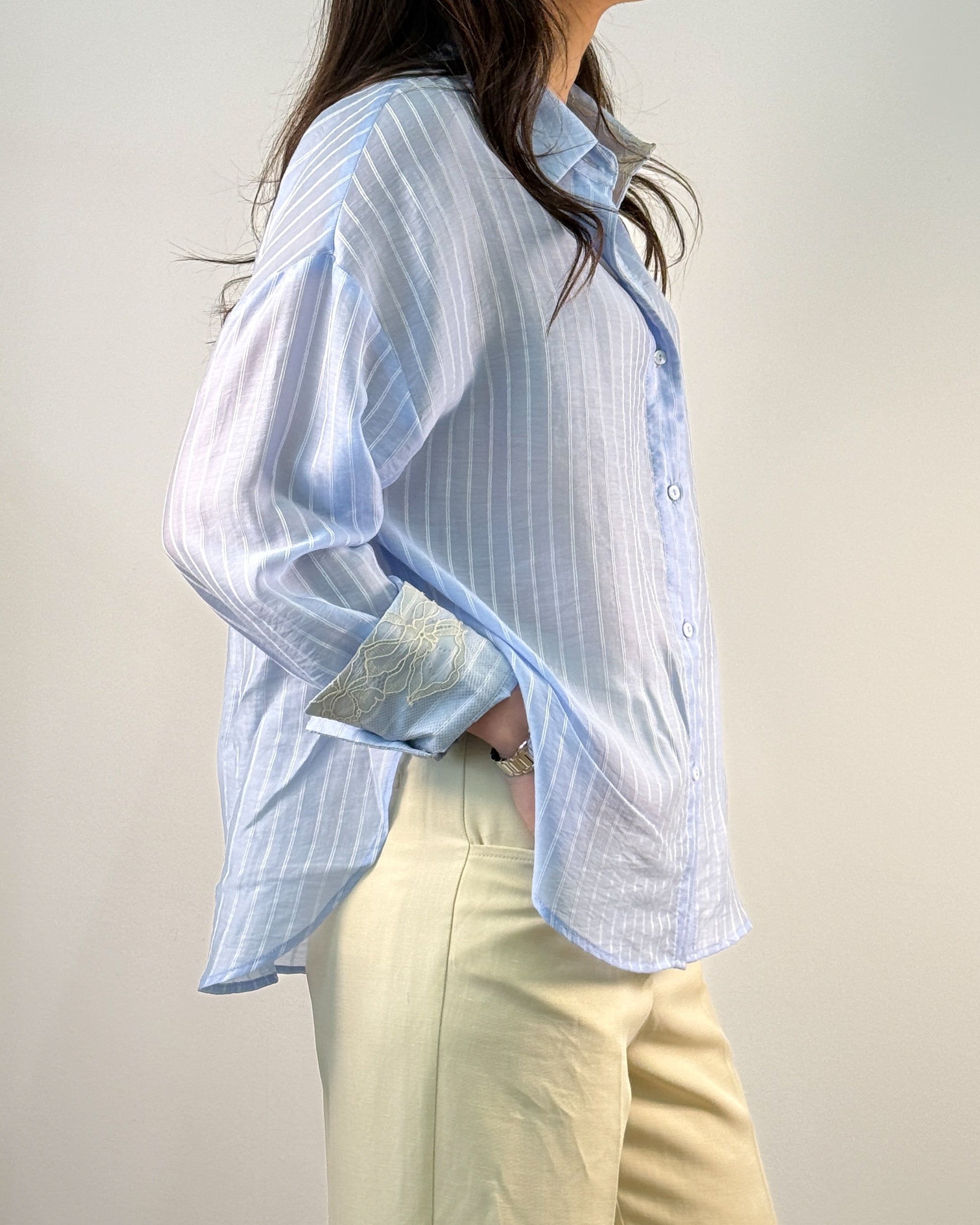 Camicia a Righe con Polsini in Pizzo - Azzurro