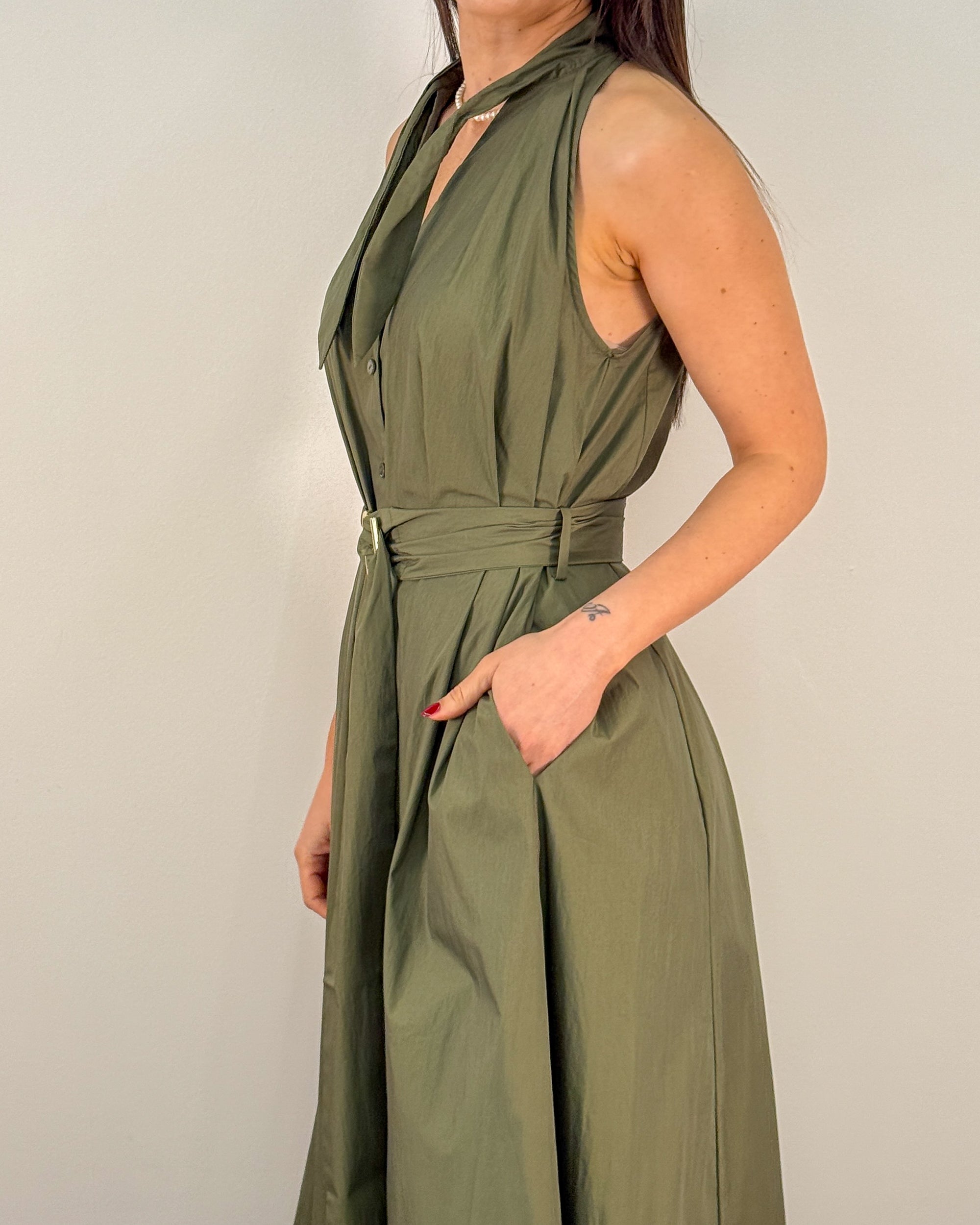 Abito con Colletto a Foulard e Cintura con Fibbia - Verde Militare | ISABELLE BLANCHE PARIS