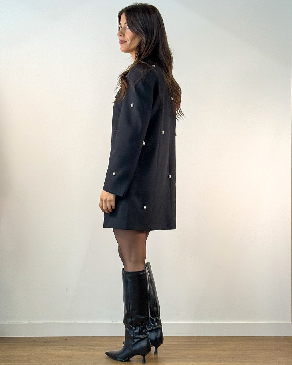 Abito in Crêpe Stretch con Perle a Goccia - Nero