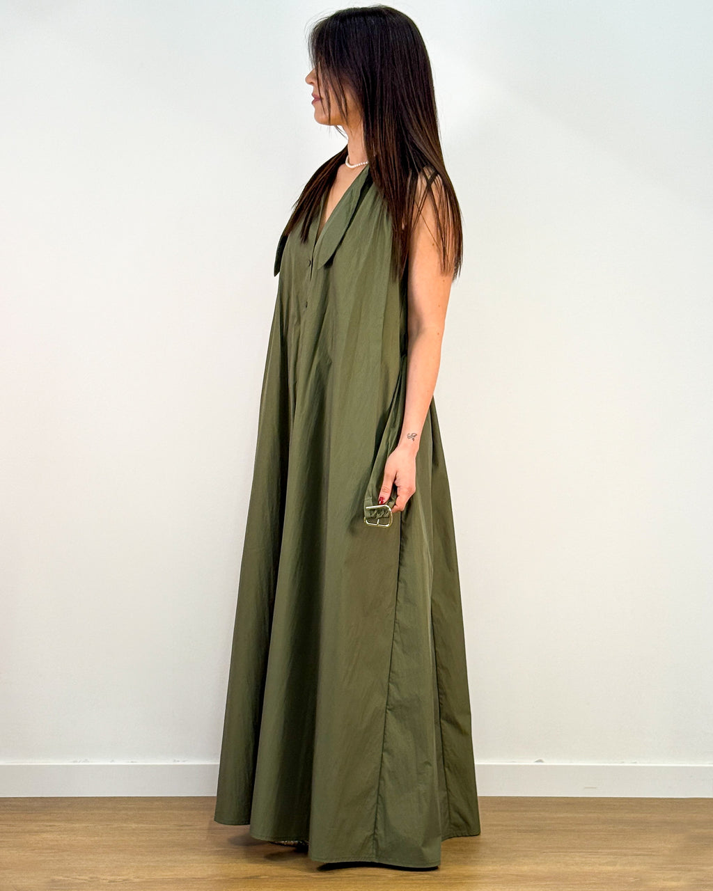 Abito con Colletto a Foulard e Cintura con Fibbia - Verde Militare | ISABELLE BLANCHE PARIS
