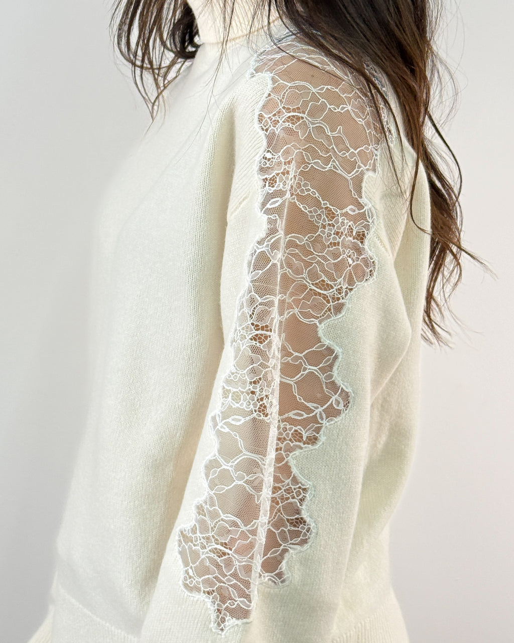 Dolcevita in Pura Lana con Inserti in Pizzo - Bianco Panna