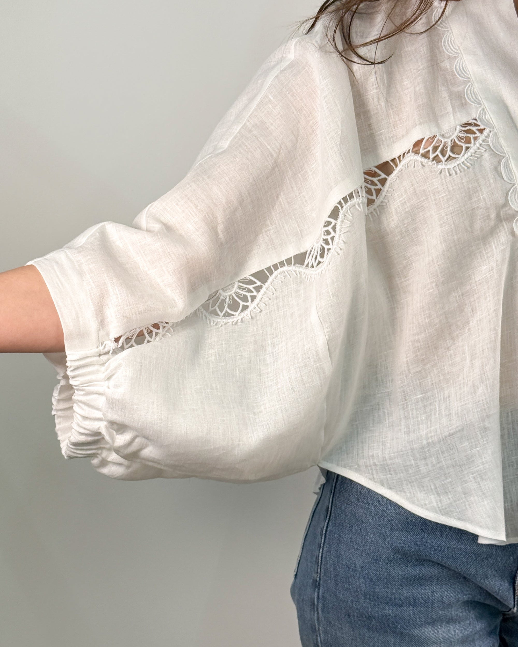 Camicia in Lino con Inserti in Pizzo e Manica a Palloncino - Bianco | BEATRICE B