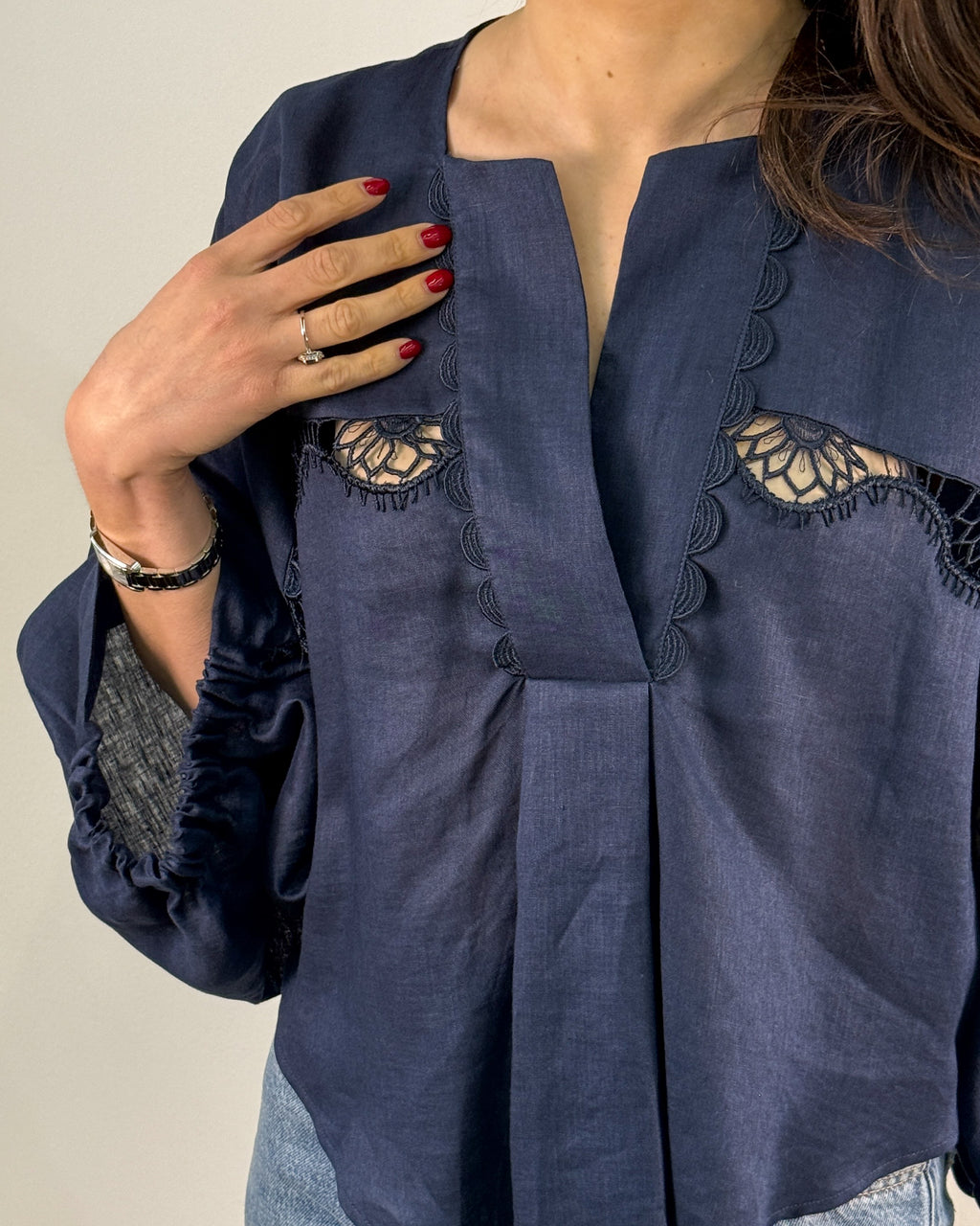 Camicia in Lino con Inserti in Pizzo e Manica a Palloncino - Blu Navy | BEATRICE B