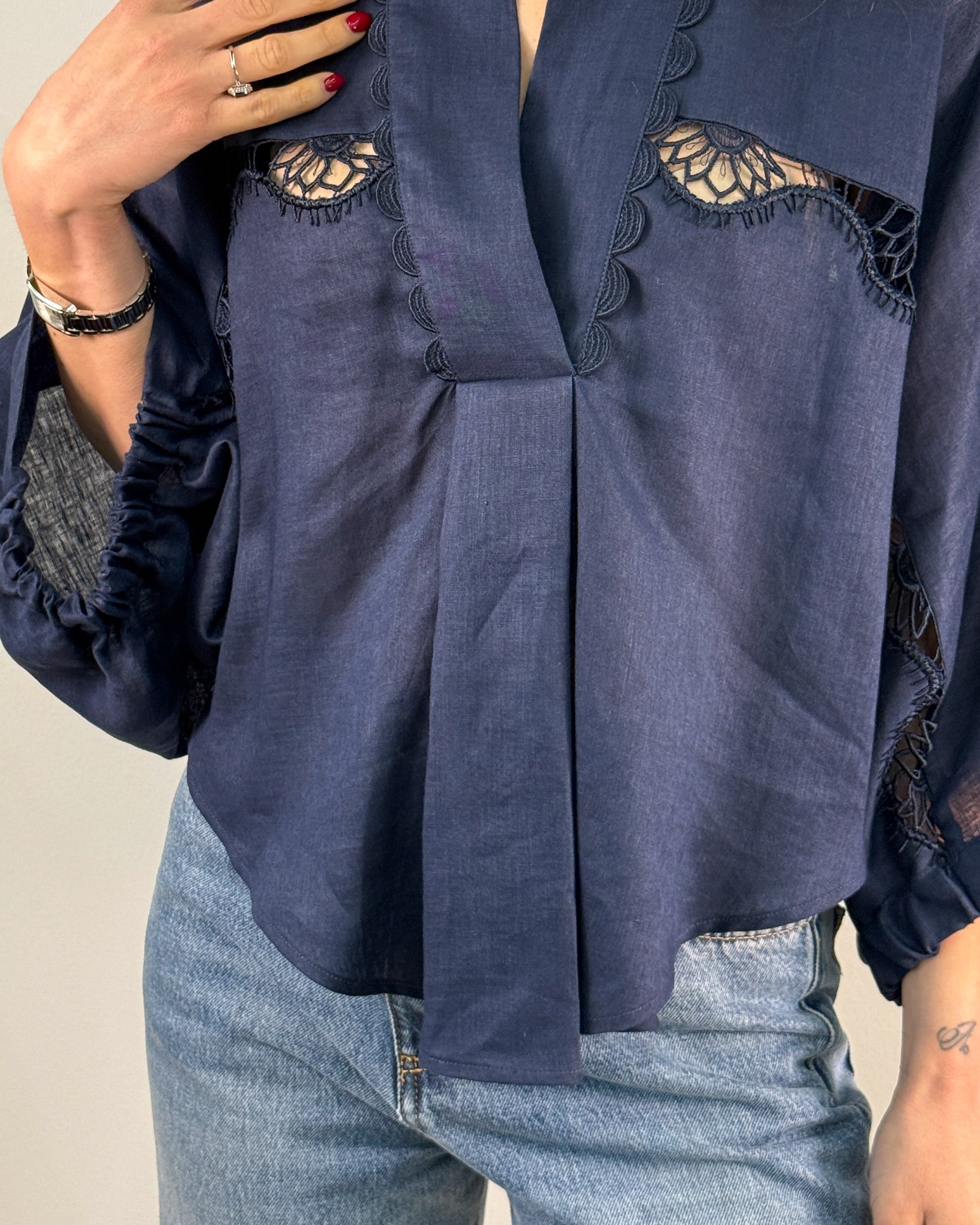 Camicia in Lino con Inserti in Pizzo e Manica a Palloncino - Blu Navy | BEATRICE B