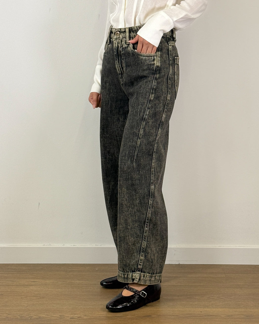 Jeans Barrel a Gamba Larga con Lavaggio Marmorizzato - Nero Anticato