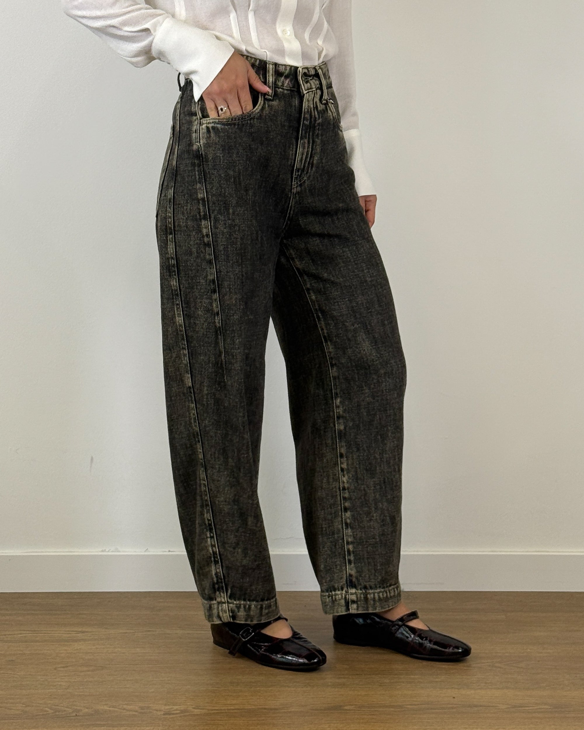 Jeans Barrel a Gamba Larga con Lavaggio Marmorizzato - Nero Anticato