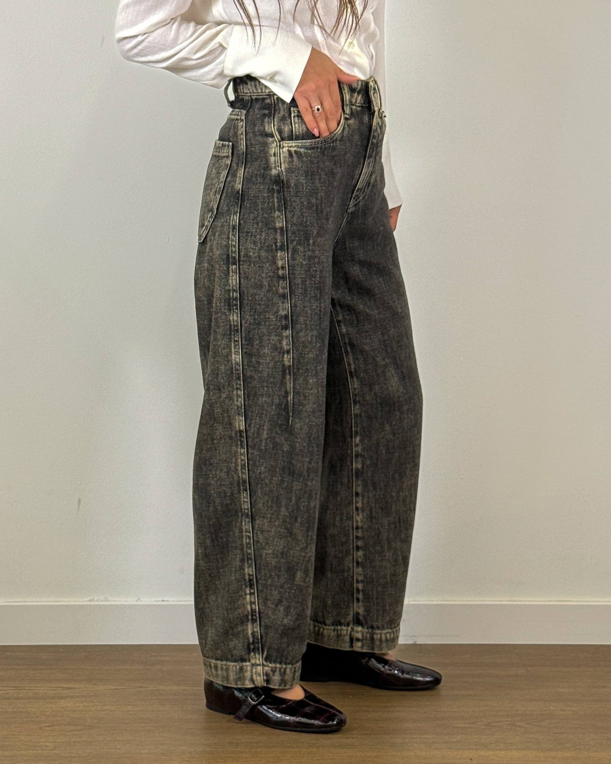 Jeans Barrel a Gamba Larga con Lavaggio Marmorizzato - Nero Anticato