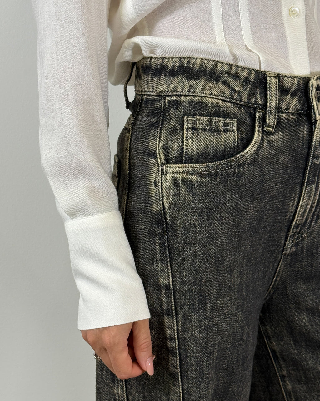 Jeans Barrel a Gamba Larga con Lavaggio Marmorizzato - Nero Anticato