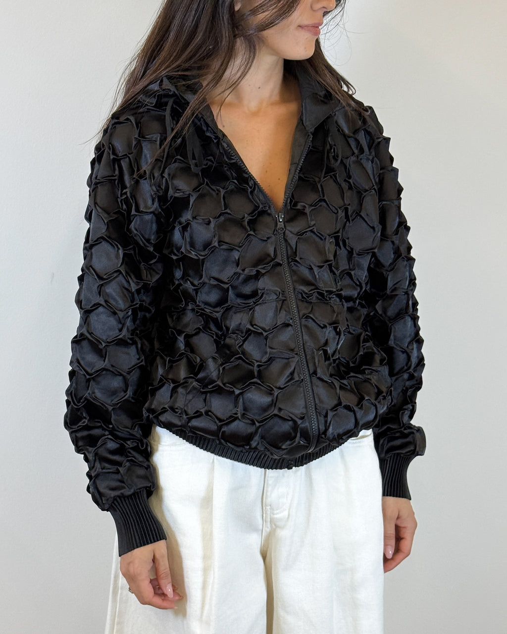 Bomber in Raso con Lavorazione Smock 3D - Nero | MEIMEIJ