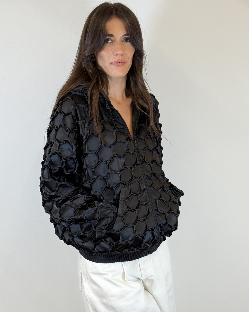 Bomber in Raso con Lavorazione Smock 3D - Nero | MEIMEIJ
