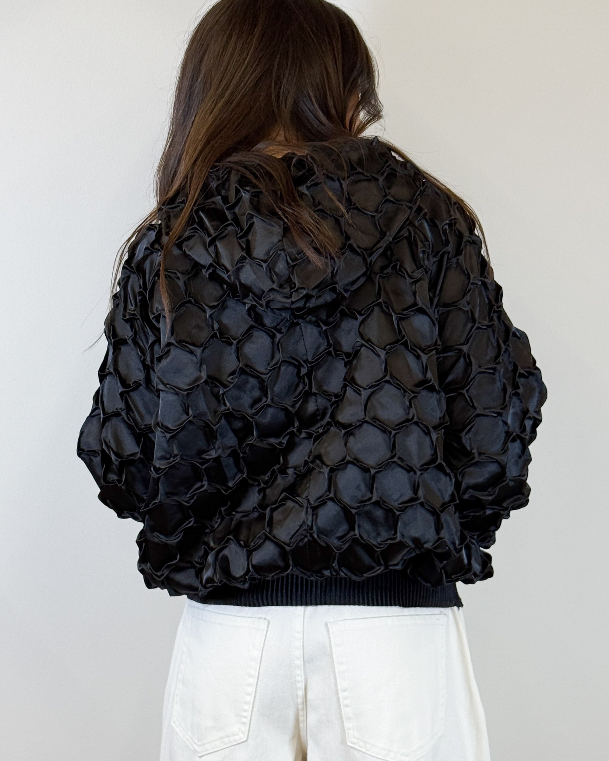 Bomber in Raso con Lavorazione Smock 3D - Nero | MEIMEIJ
