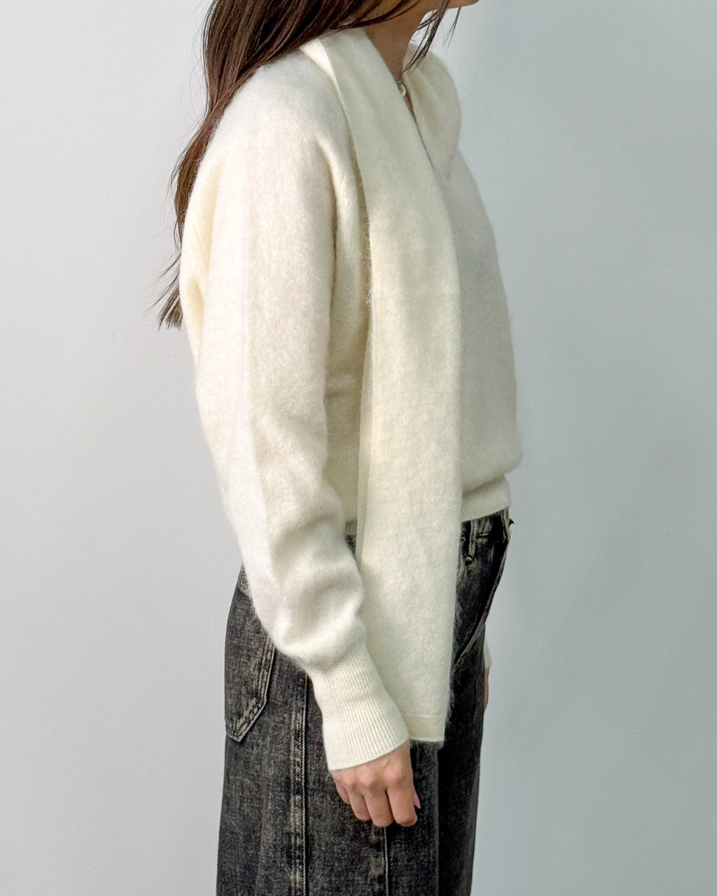 Maglia Scollo a V in Lana Spazzolata con Sciarpa - Bianco Snow