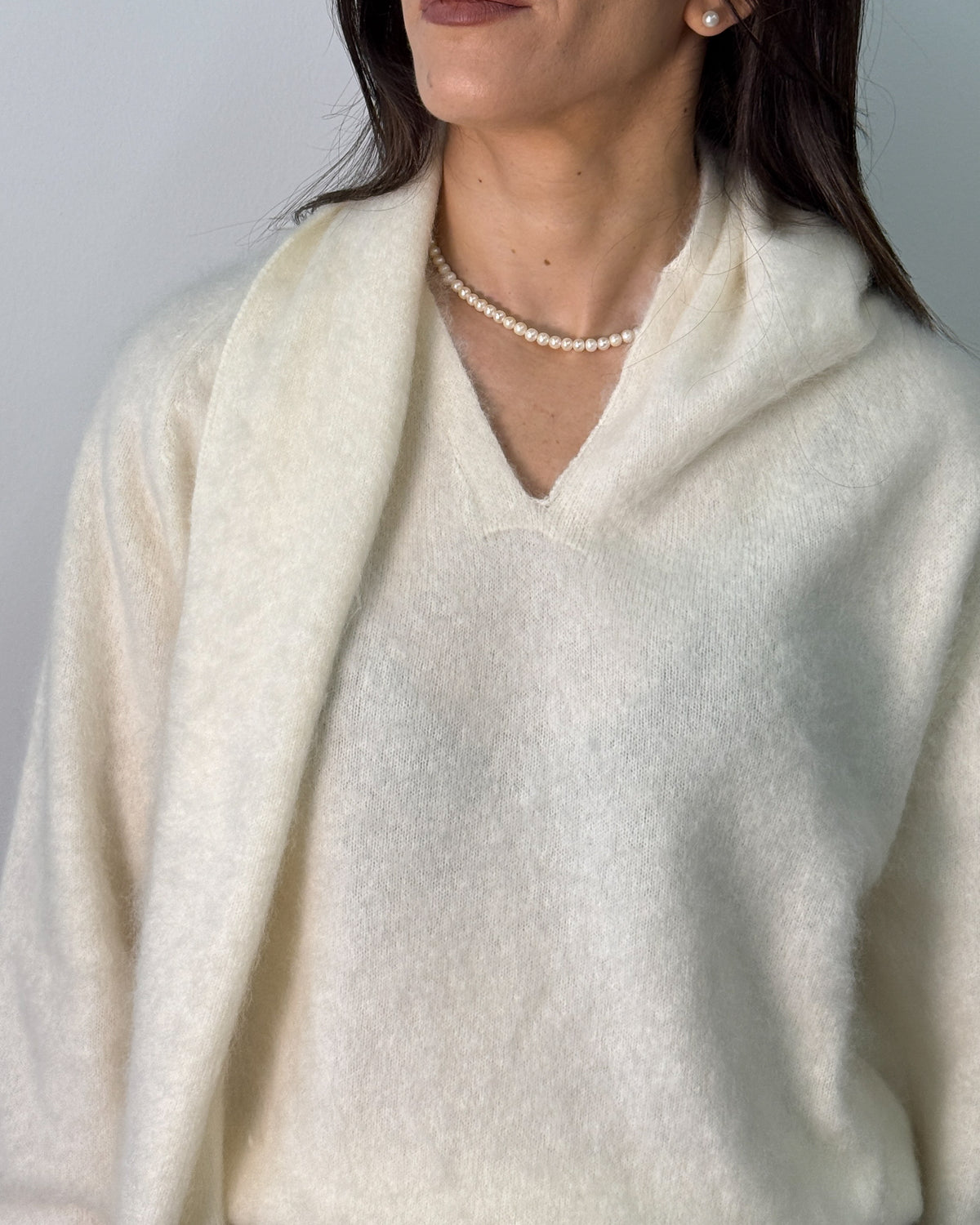 Maglia Scollo a V in Lana Spazzolata con Sciarpa - Bianco Snow