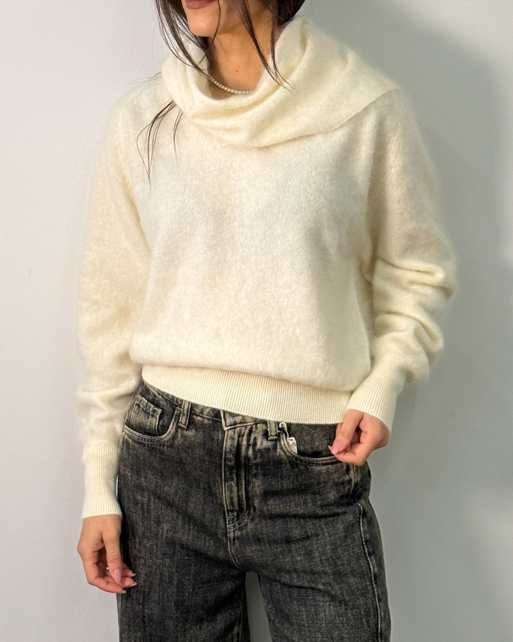 Maglia Scollo a V in Lana Spazzolata con Sciarpa - Bianco Snow