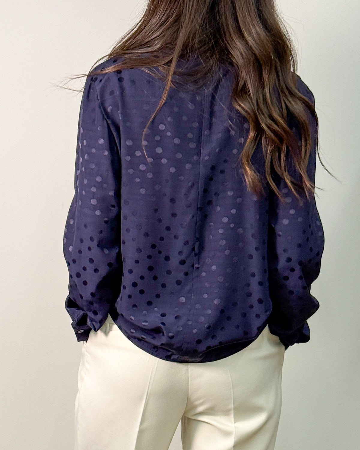 Blusa in Raso Jacquard a Pois con Laccio a Foulard - Blu Notte