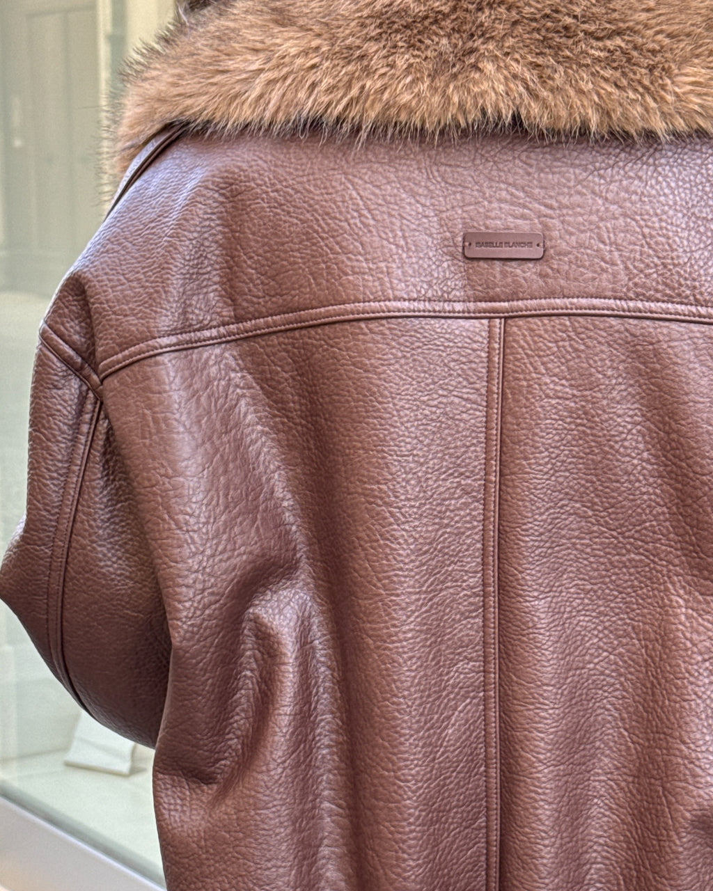 Bomber Imbottito in Ecopelle con Collo in Eco-Pelliccia - Coffee Bean | ISABELLE BLANCHE PARIS