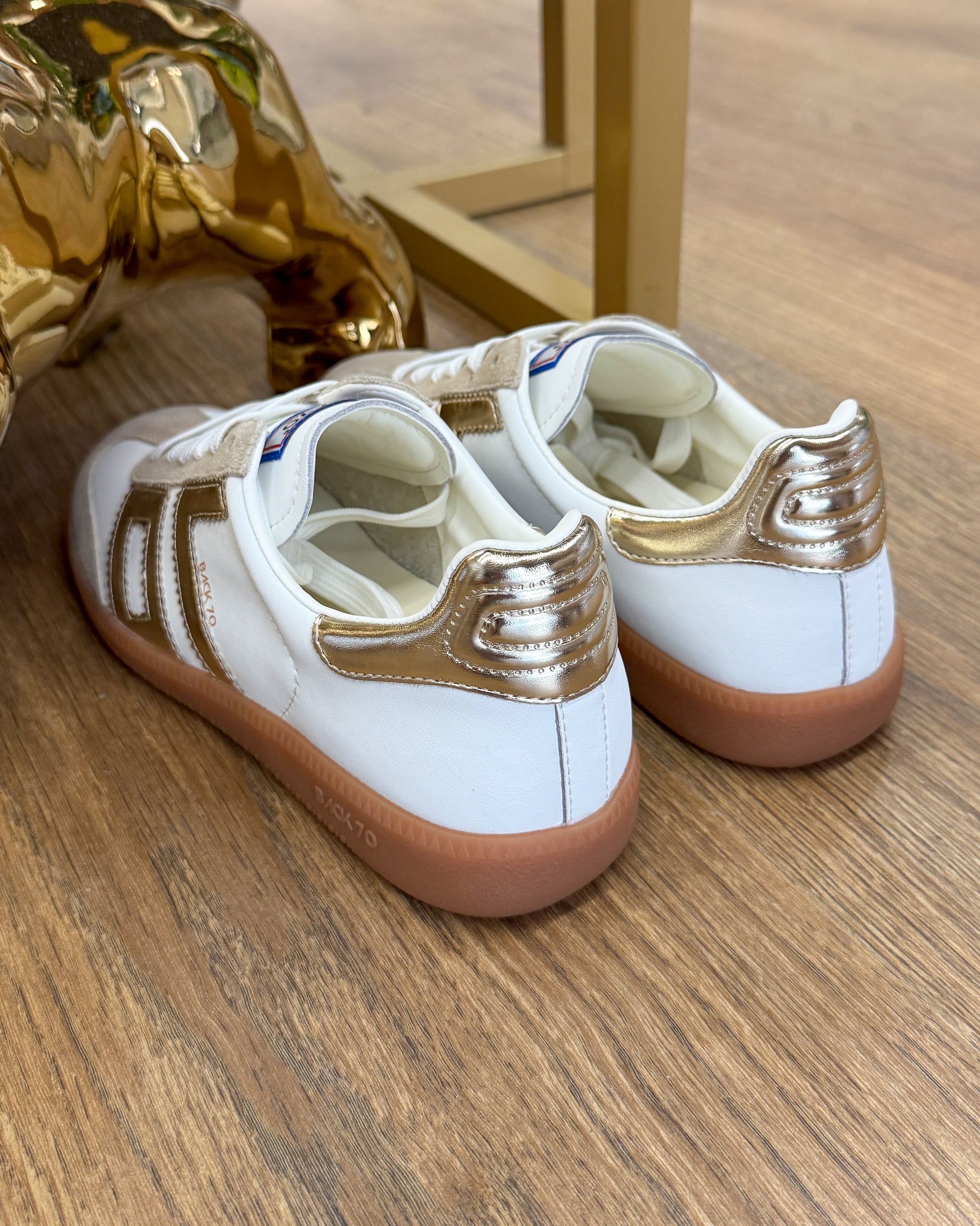 Sneaker Cloud in Pelle con Dettagli Oro Metallizzato - Bianco | BACK 70
