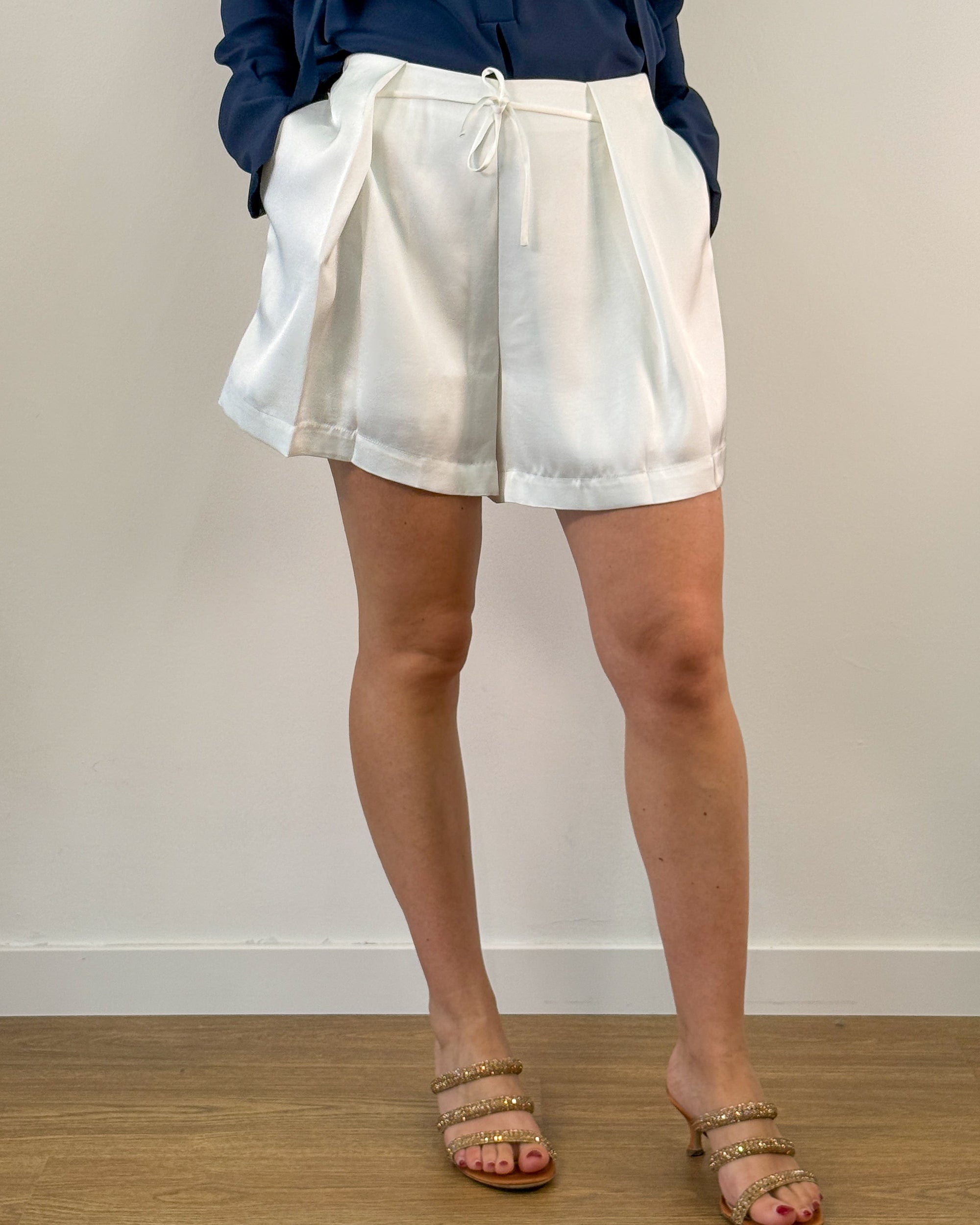 Shorts in Raso con Pinces e Coulisse - Bianco | ISABELLE BLANCHE