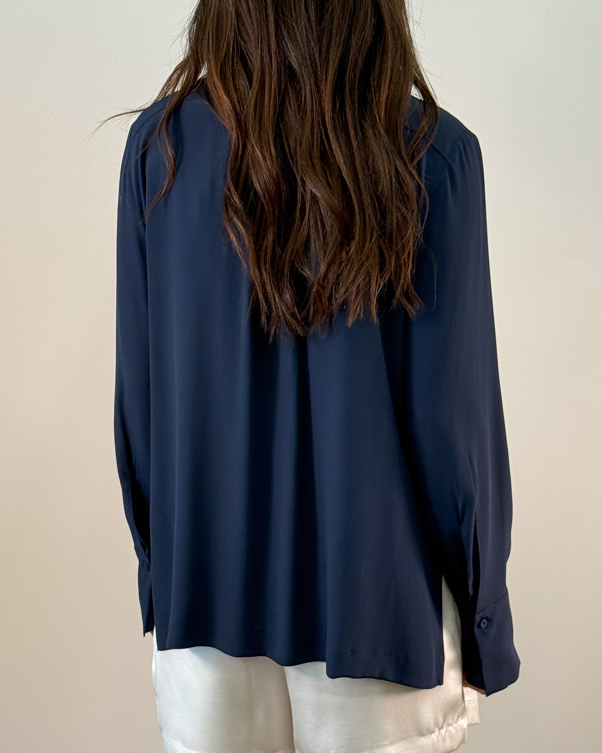 Blusa in Acetato e Seta con Taschino di Perle e Foulard - Blu Navy