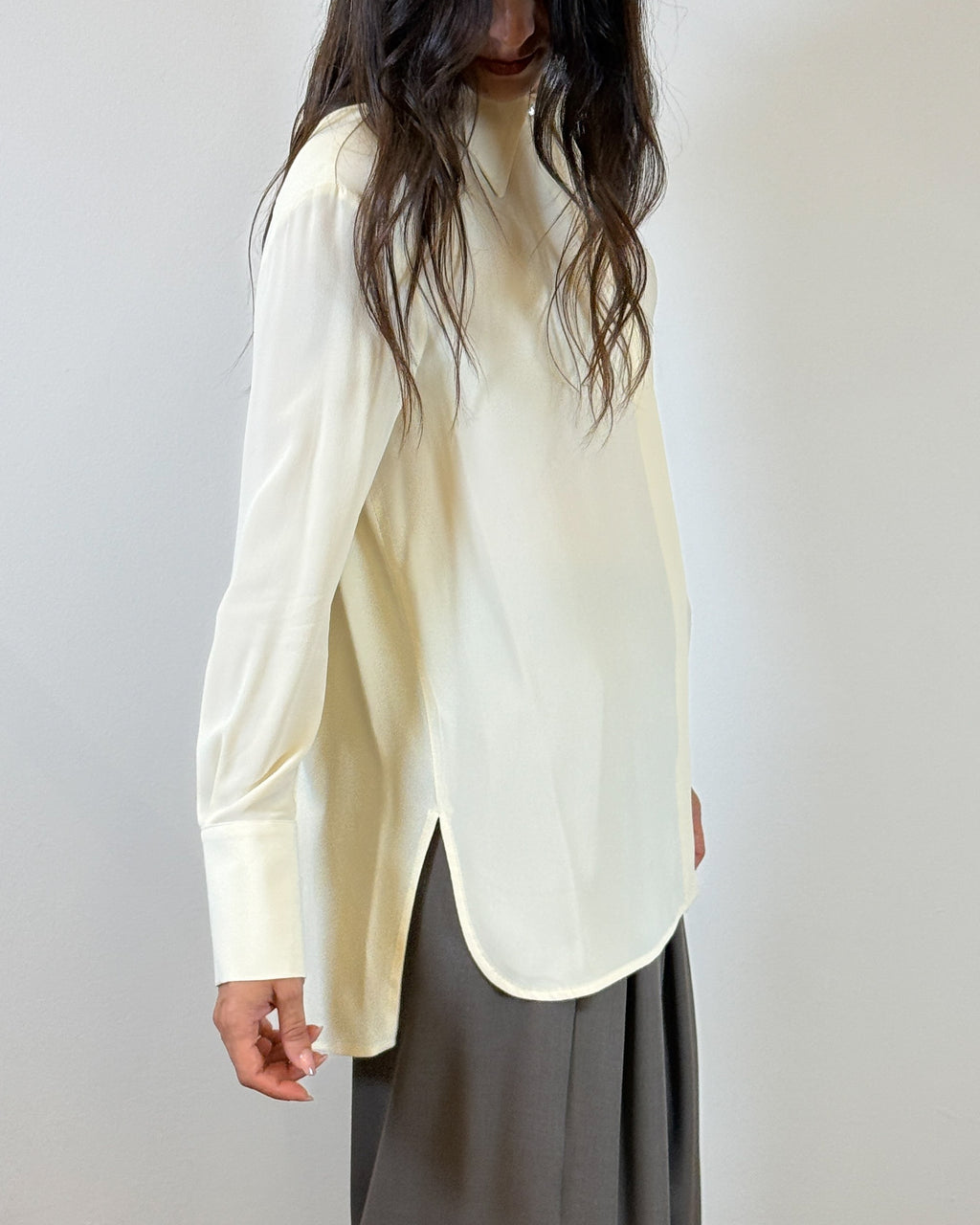 Camicia in misto Seta con Collo a Punta - Burro | MEIMEIJ