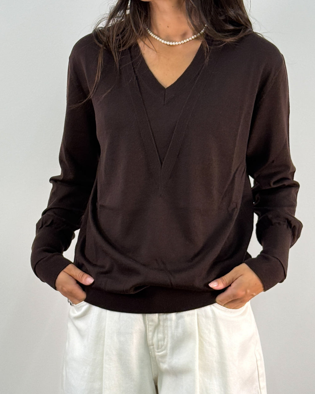 Maglia Doppio Scollo a V in Pura Lana - Cioccolato | MeiMeiJ