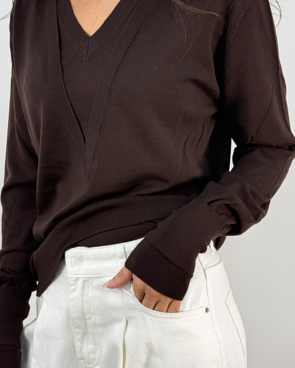 Maglia Doppio Scollo a V in Pura Lana - Cioccolato | MeiMeiJ
