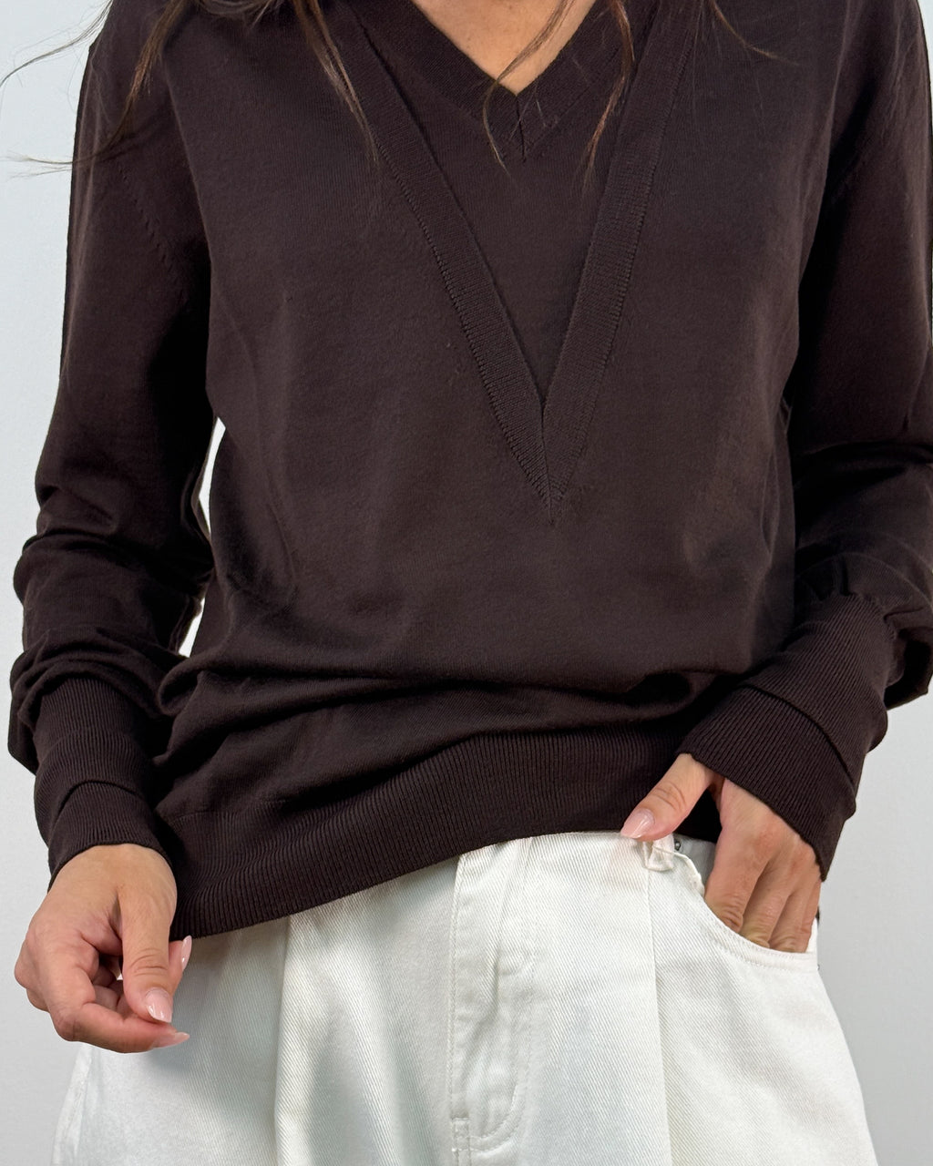 Maglia Doppio Scollo a V in Pura Lana - Cioccolato | MeiMeiJ