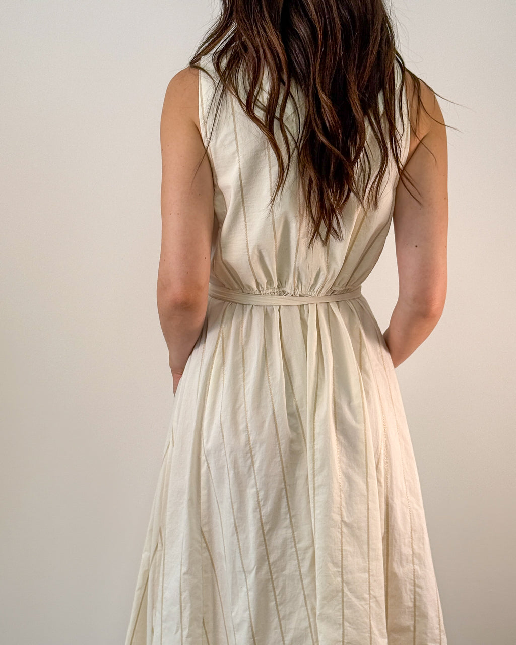 Abito Midi in Cotone con Righe Lurex Oro e Cintura - Panna | ISABELLE BLANCHE