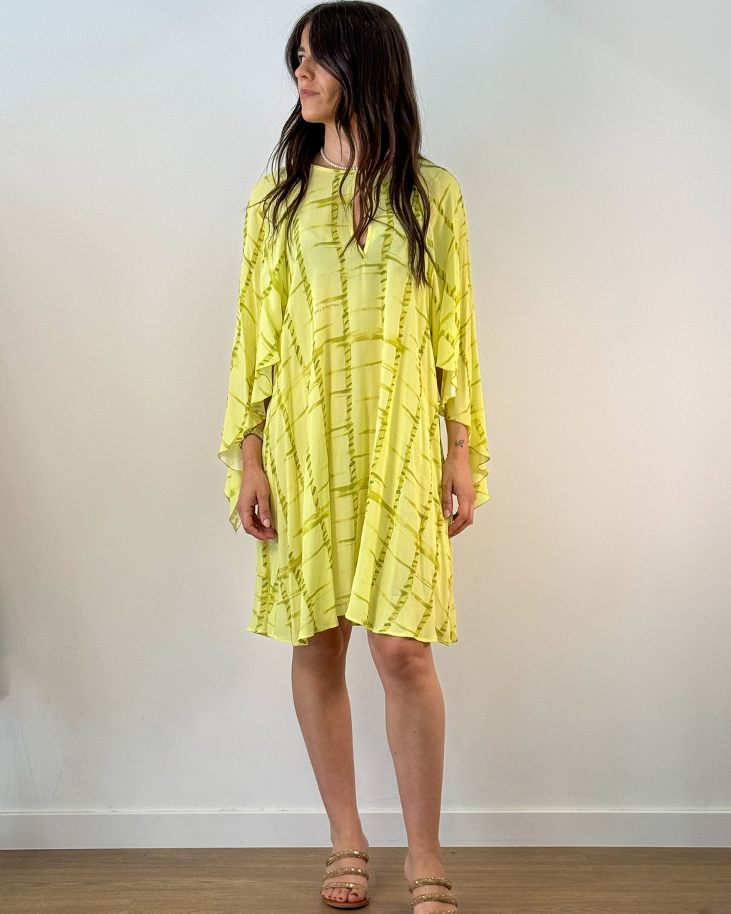 Abito Corto in Chiffon Stampato con Maniche a Kimono - Lime