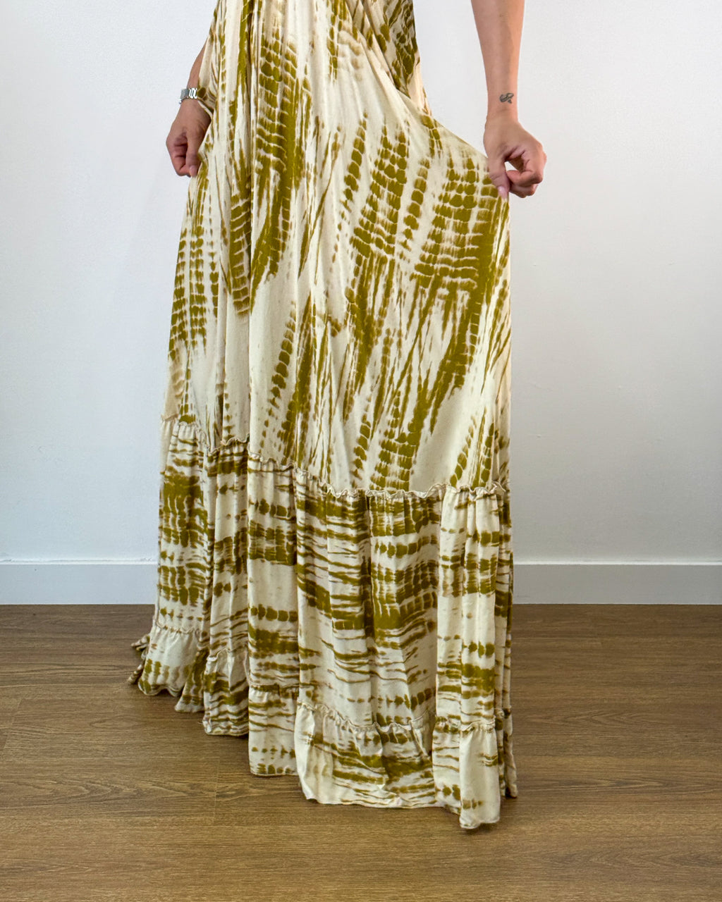 Abito Lungo Tie-Dye Scollo a V e Schiena Nuda - Verde Olio