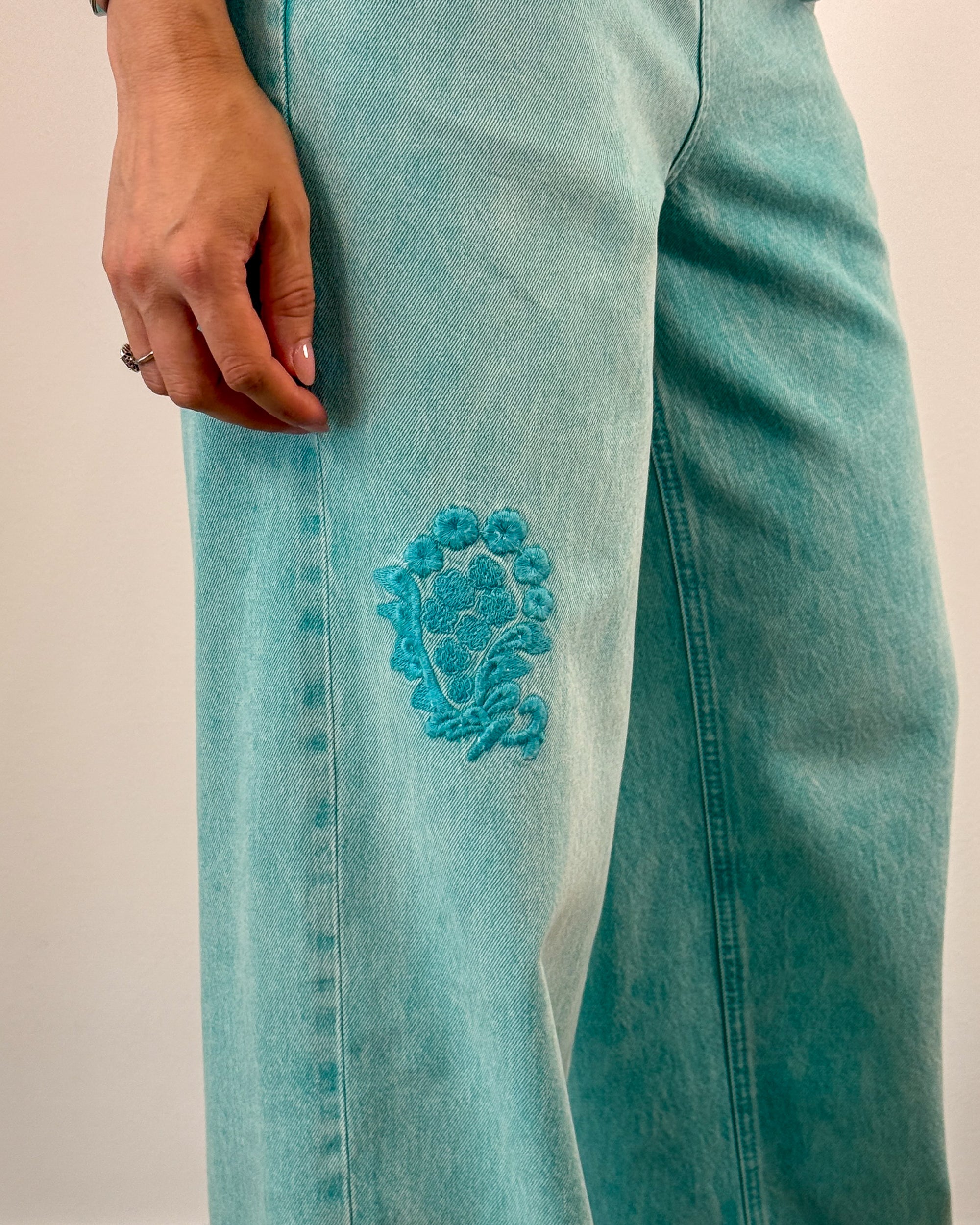 Jeans Palazzo a Vita Alta Lavaggio Acido con Ricamo - Verde Acqua | ISABELLE BLANCHE PARIS