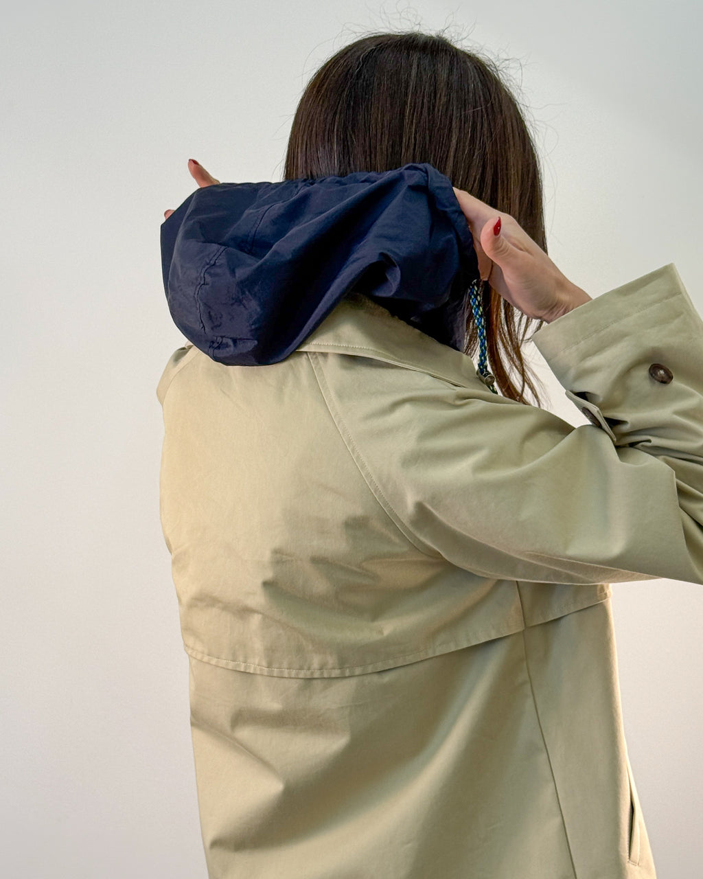 Trench Corto Doppiopetto con Cappuccio Staccabile - Beige