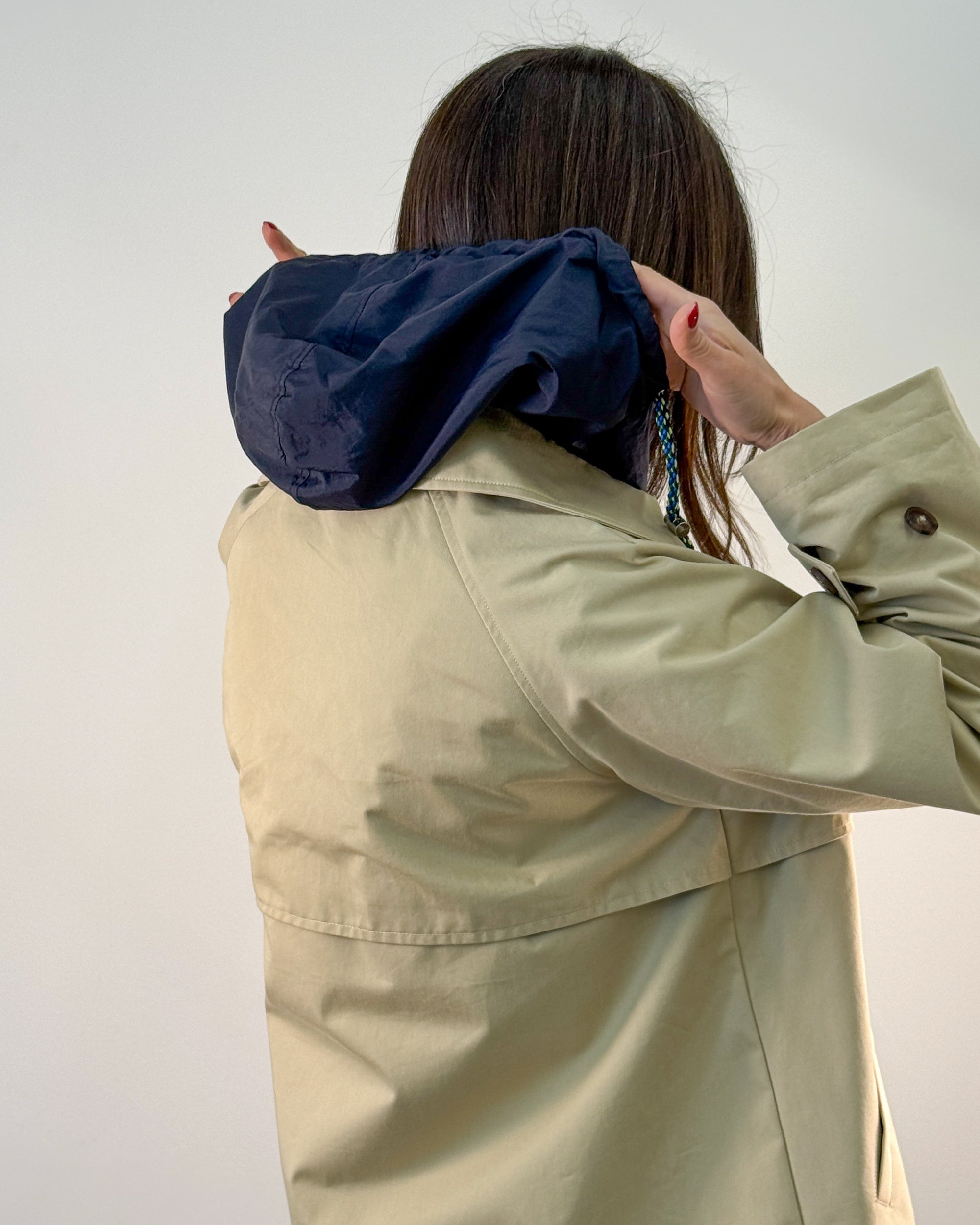 Trench Corto Doppiopetto con Cappuccio Staccabile - Beige