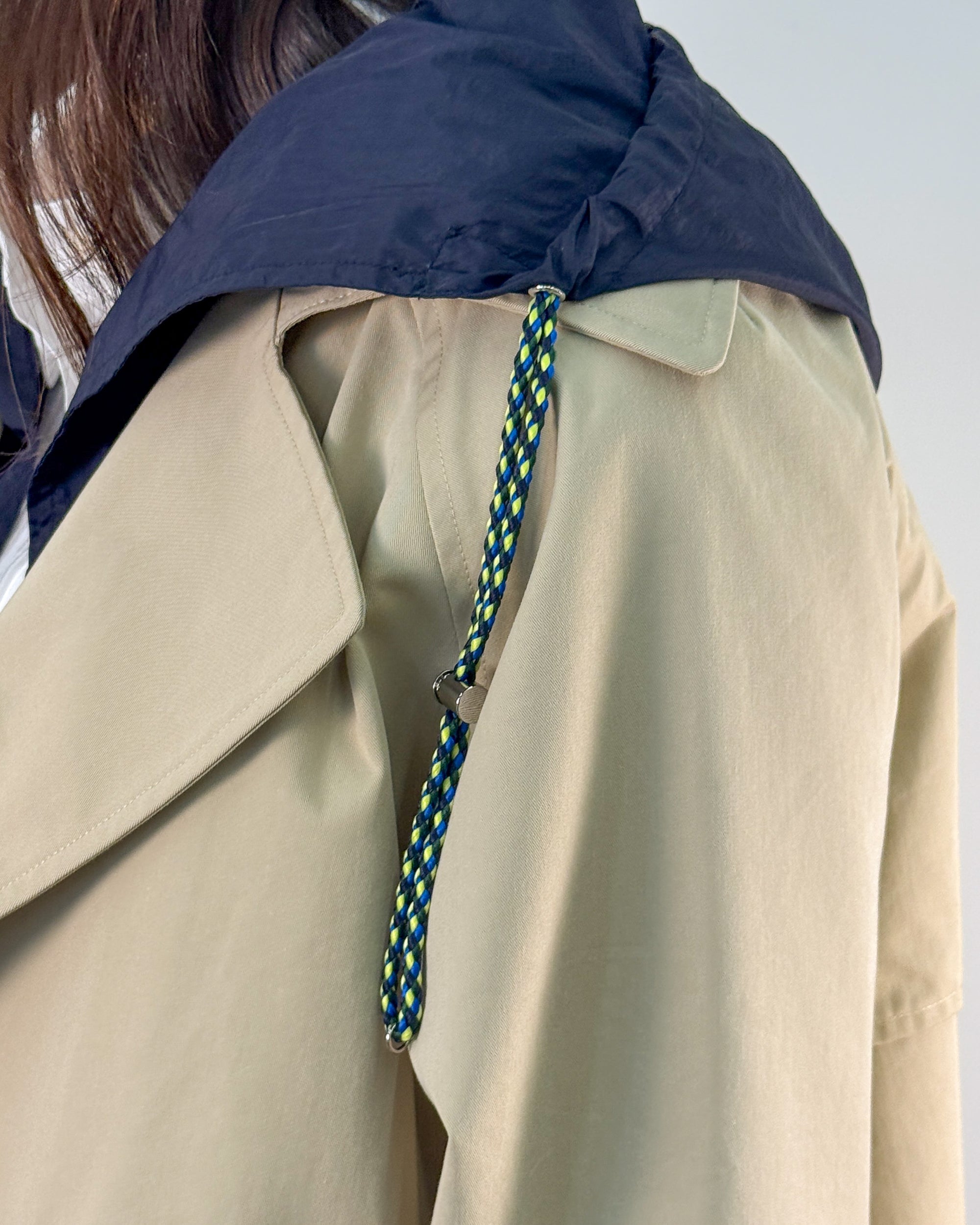 Trench Corto Doppiopetto con Cappuccio Staccabile - Beige