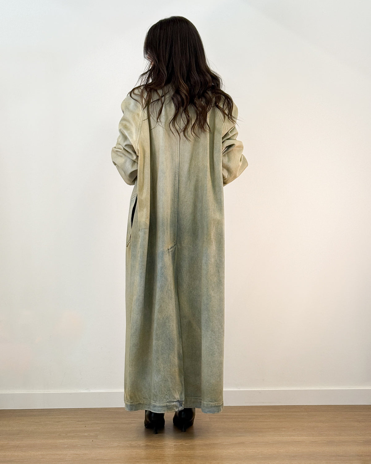 Trench Lungo in Denim Resinato Effetto Vintage
