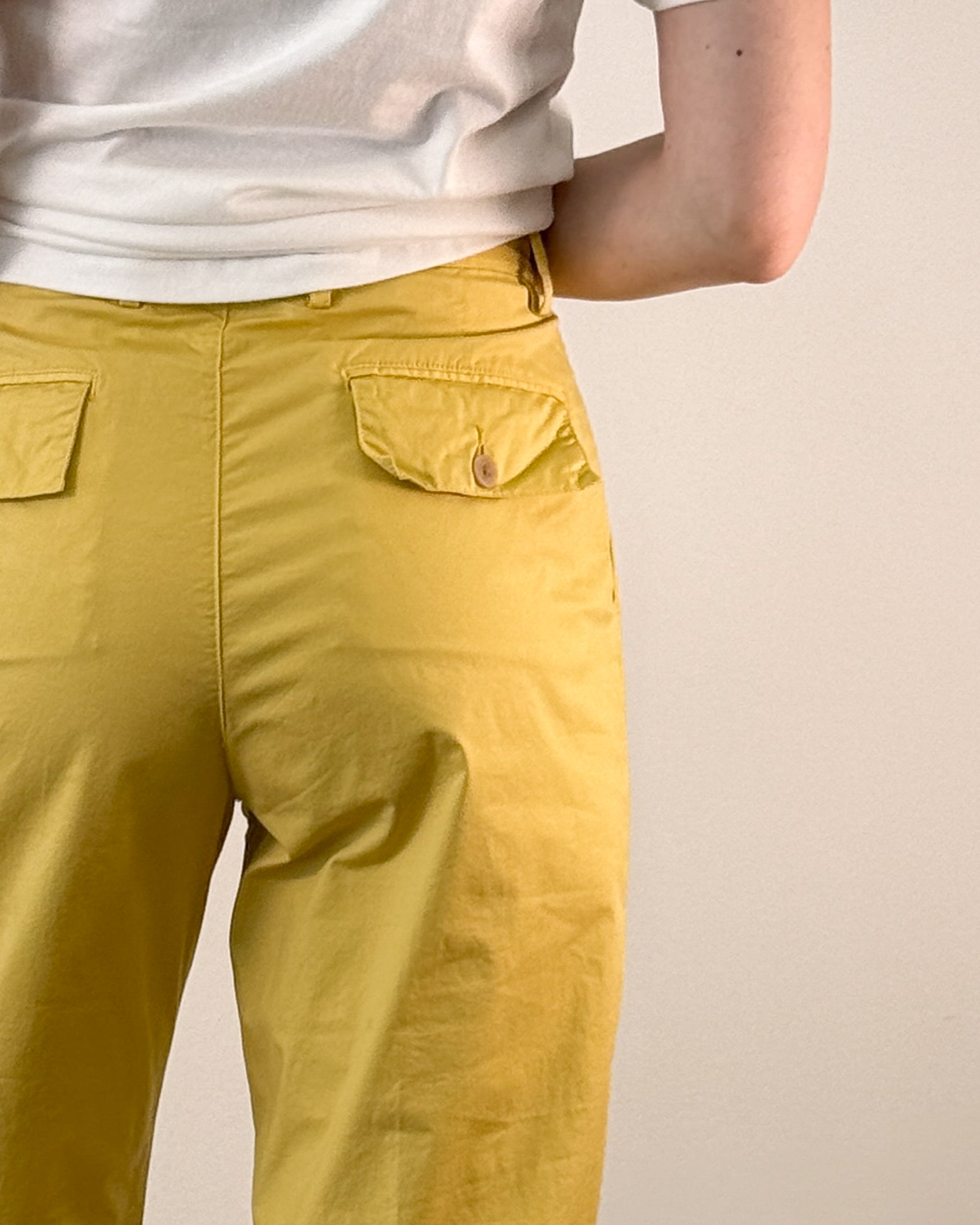 Pantaloni Chino a Vita Alta con Pinces - Giallo Senape