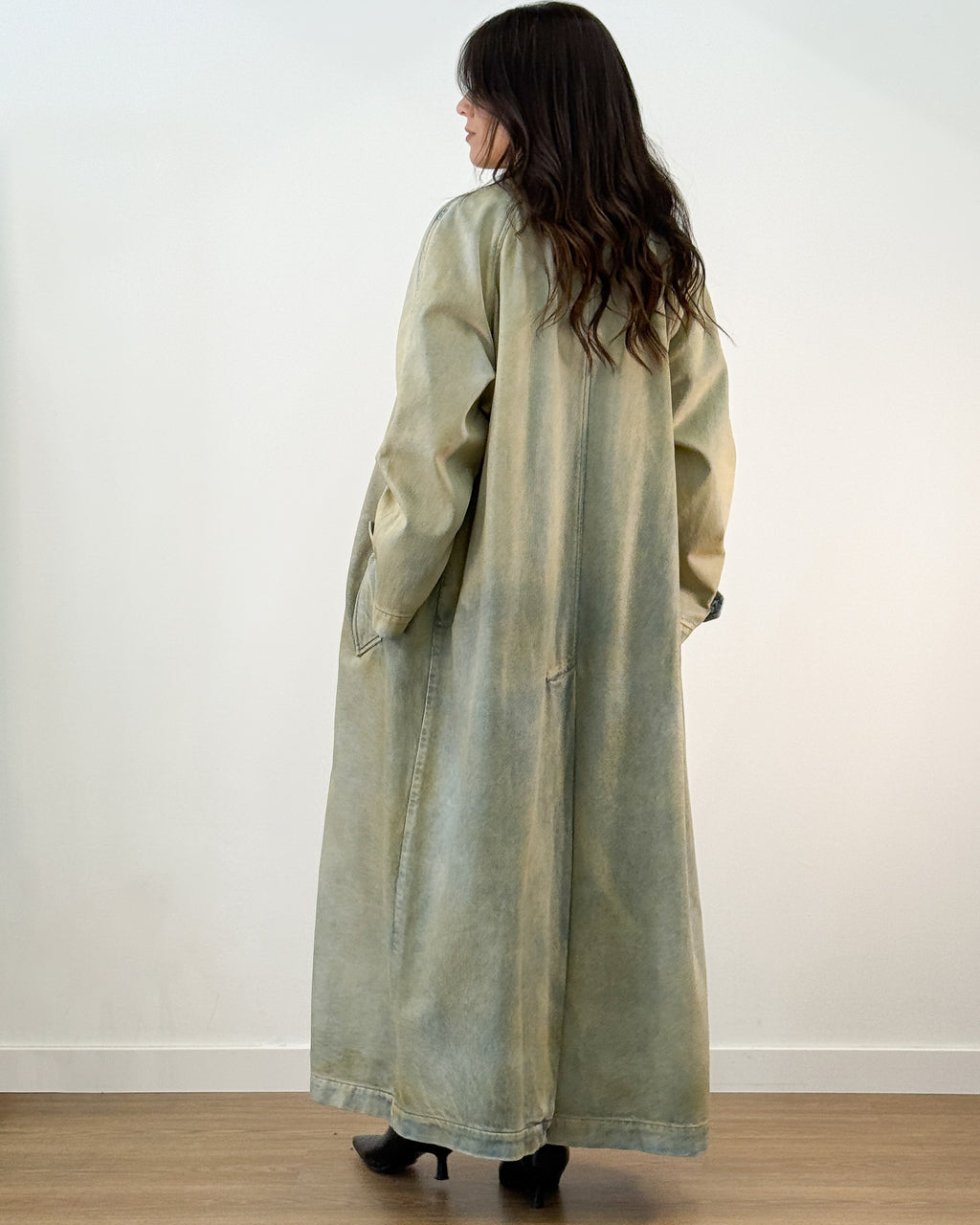 Trench Lungo in Denim Resinato Effetto Vintage