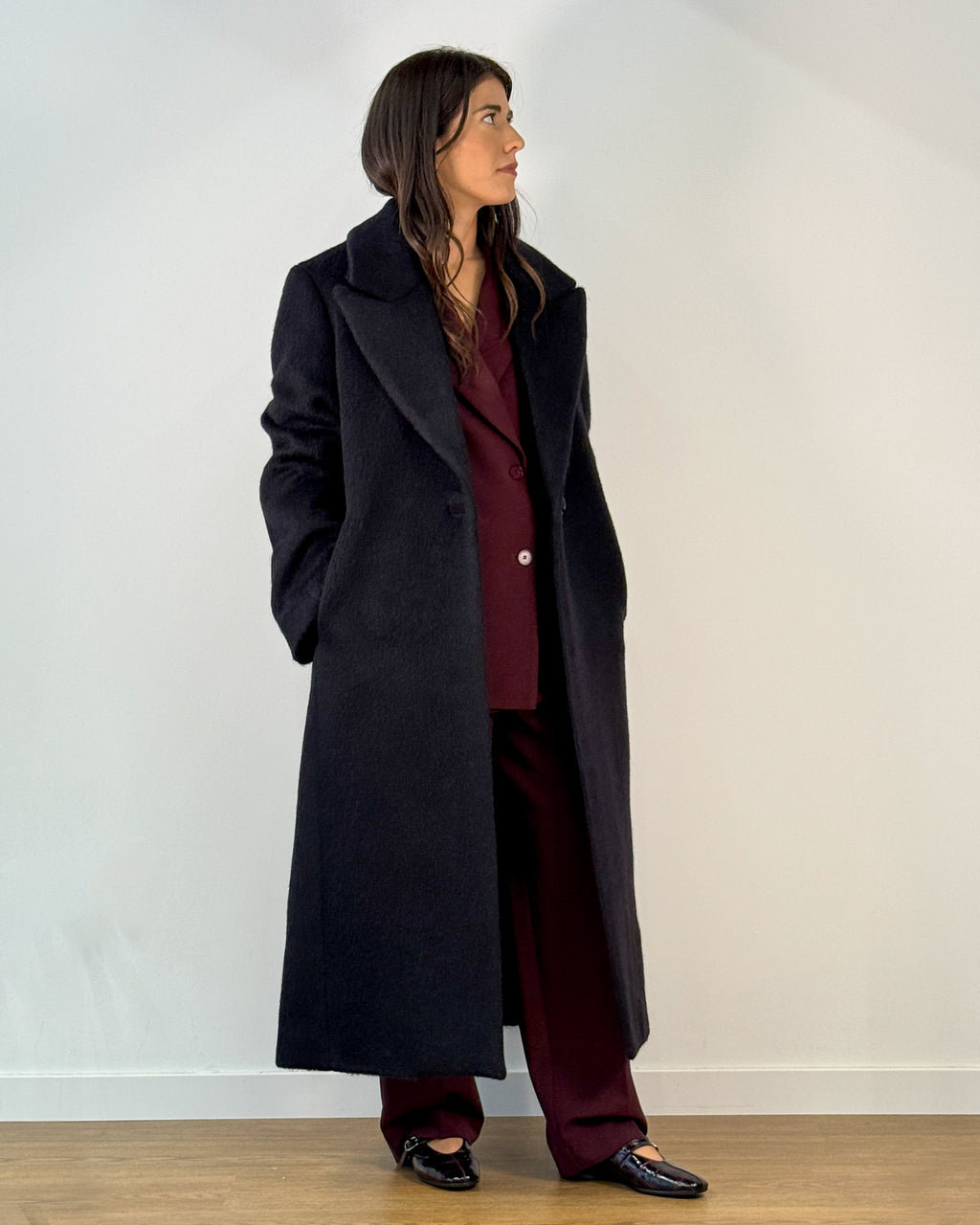 Cappotto Lungo Doppiopetto in Lana e Mohair con Chiusura Asimmetrica - Nero