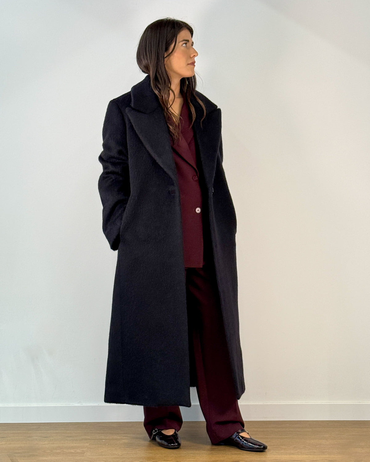 Cappotto Lungo Doppiopetto in Lana e Mohair con Chiusura Asimmetrica - Nero