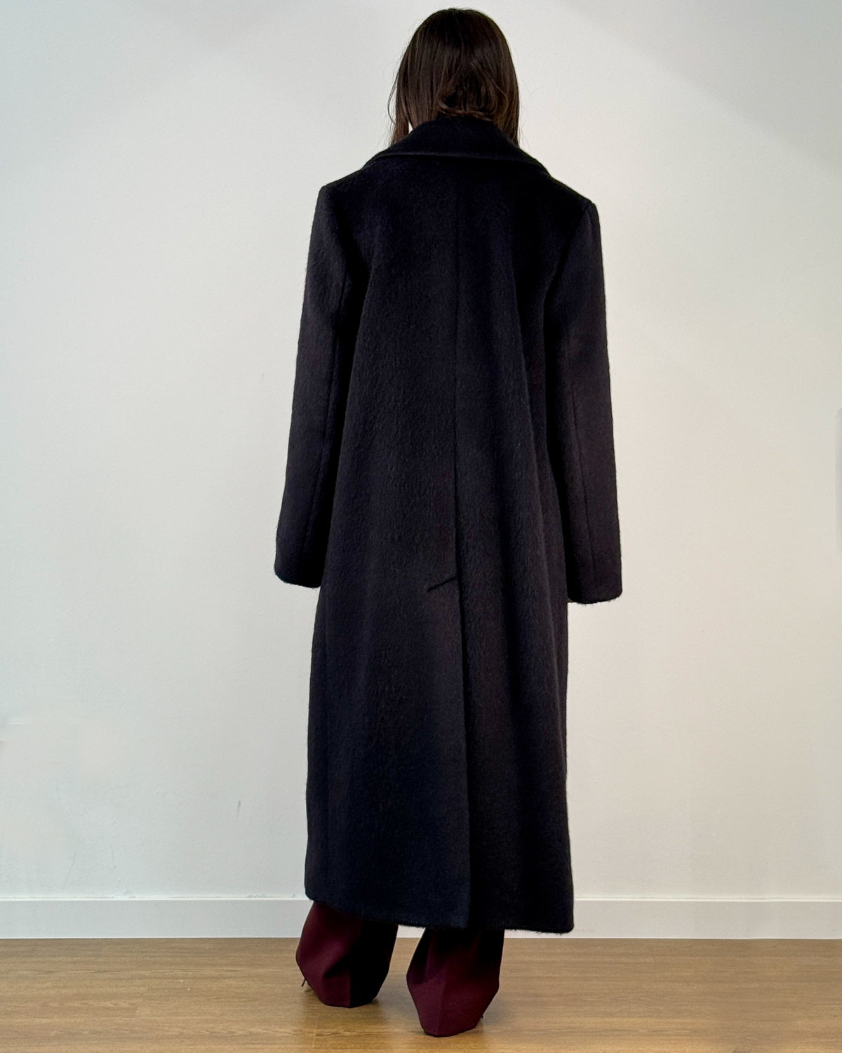 Cappotto Lungo Doppiopetto in Lana e Mohair con Chiusura Asimmetrica - Nero