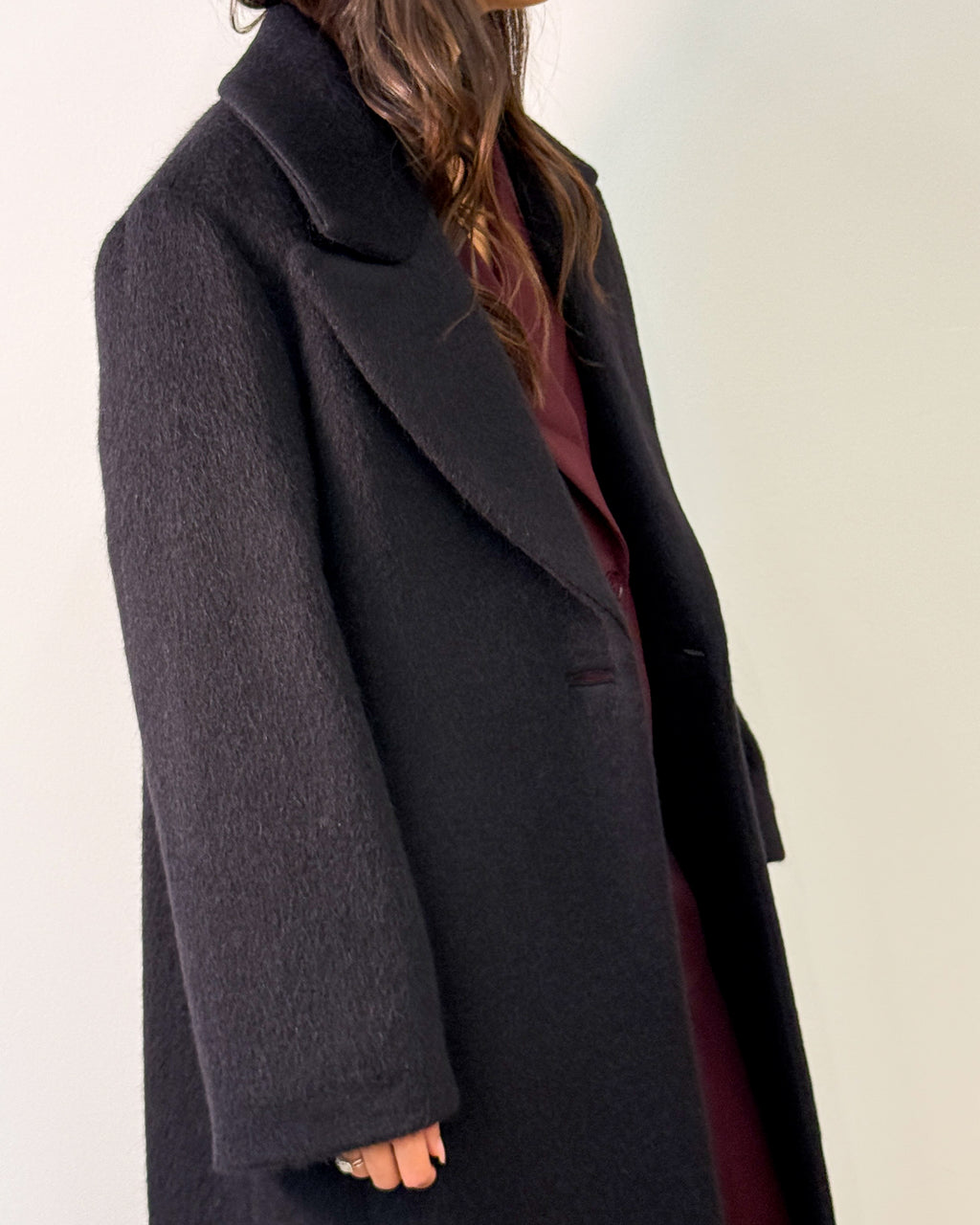 Cappotto Lungo Doppiopetto in Lana e Mohair con Chiusura Asimmetrica - Nero