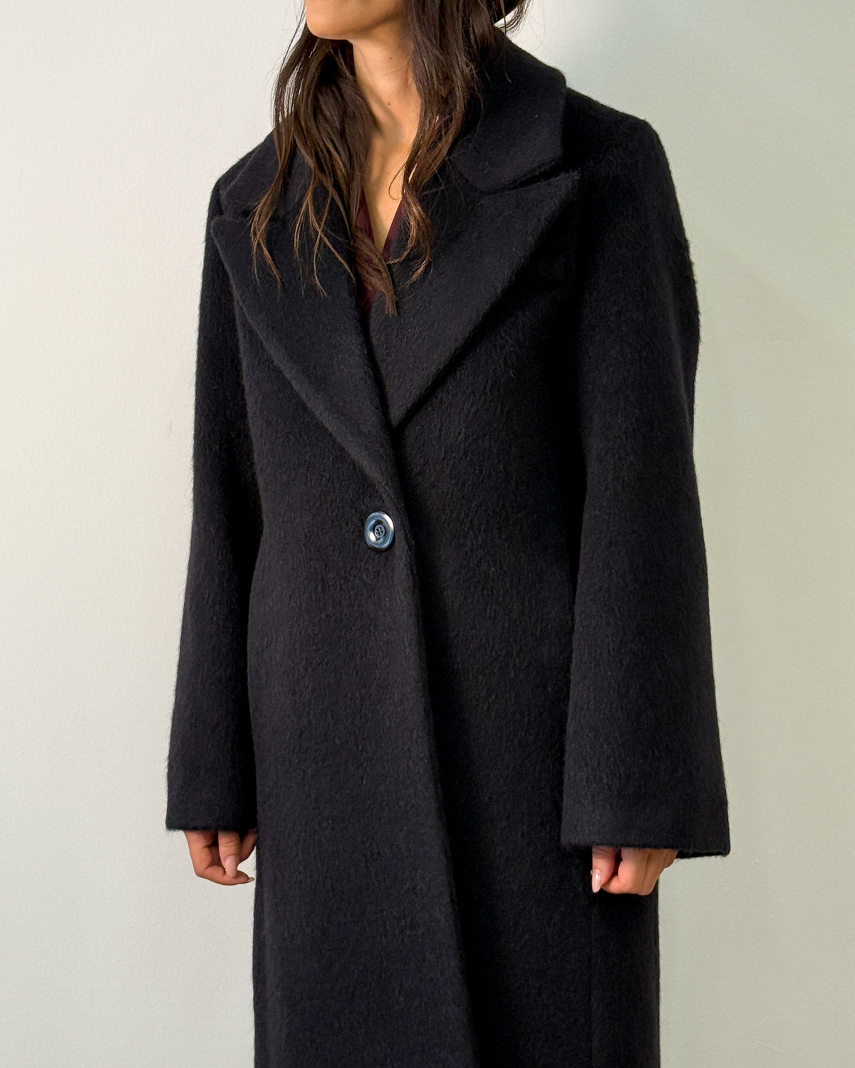 Cappotto Lungo Doppiopetto in Lana e Mohair con Chiusura Asimmetrica - Nero