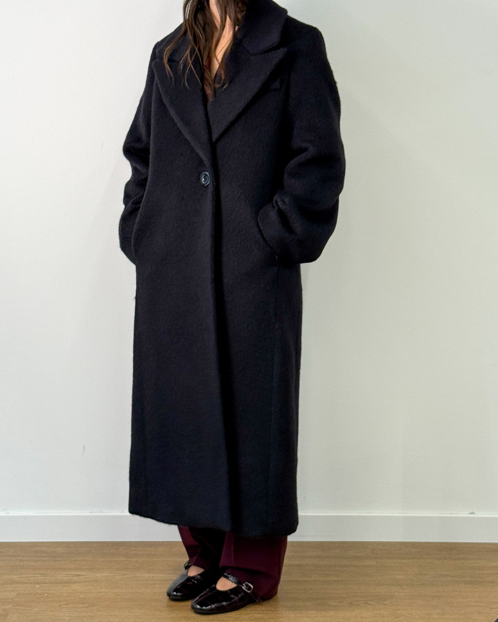 Cappotto Lungo Doppiopetto in Lana e Mohair con Chiusura Asimmetrica - Nero