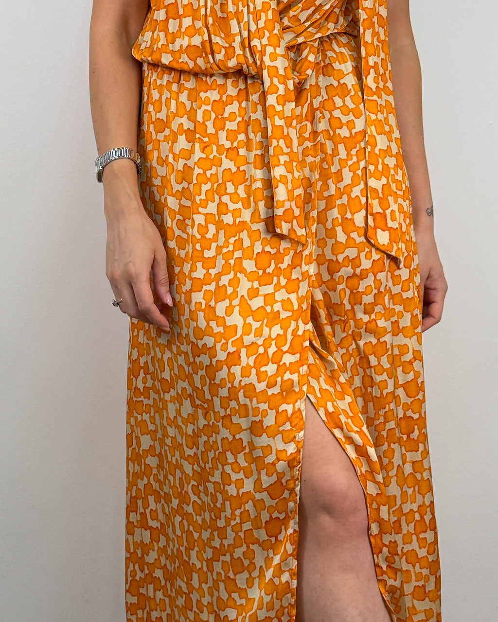 Abito Lungo in viscosa con Scollo Drappeggiato e Spacco - Arancio