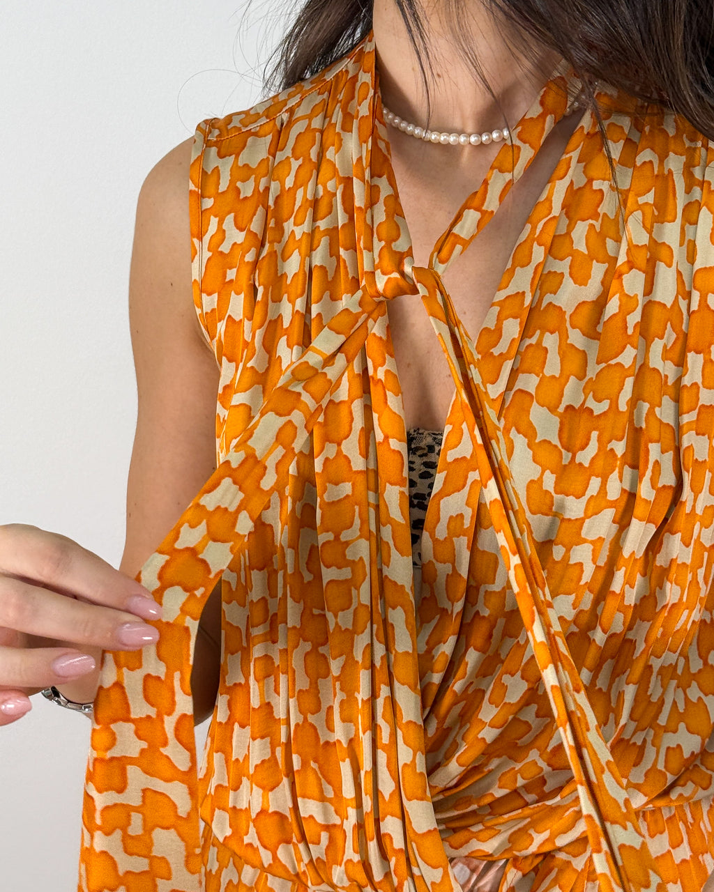 Abito Lungo in viscosa con Scollo Drappeggiato e Spacco - Arancio